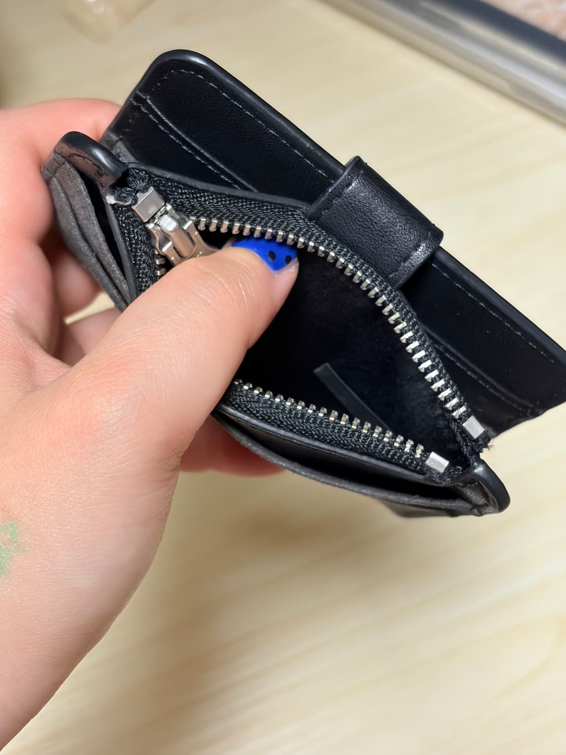 더콜디스트모먼트 스웨이드 카드지갑 블랙 상품이미지4