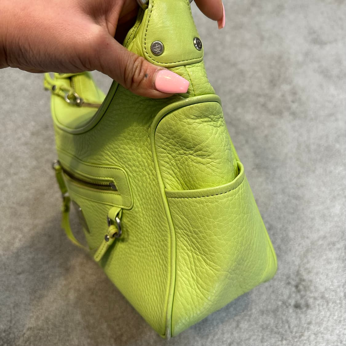 MCM 엠씨엠 빈티지 라임 숄더백 상품이미지7