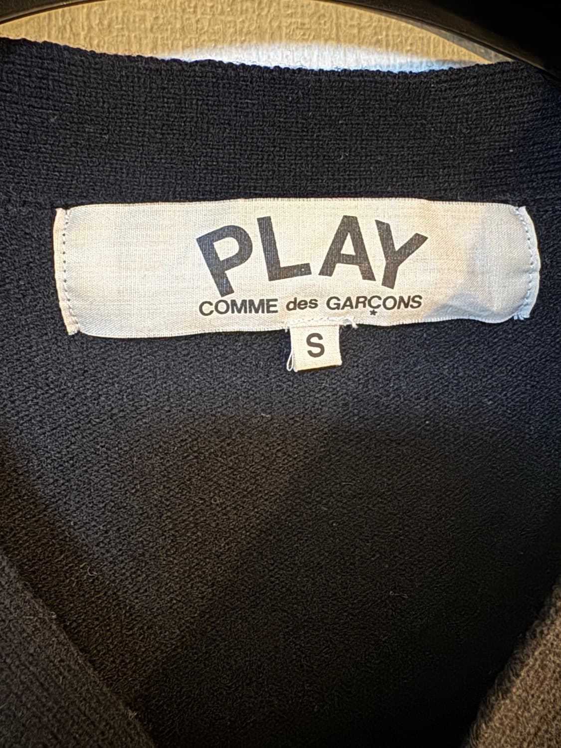 [S] 꼼데가르송 플레이 레드 하트 니트 가디건 블랙 상품이미지4