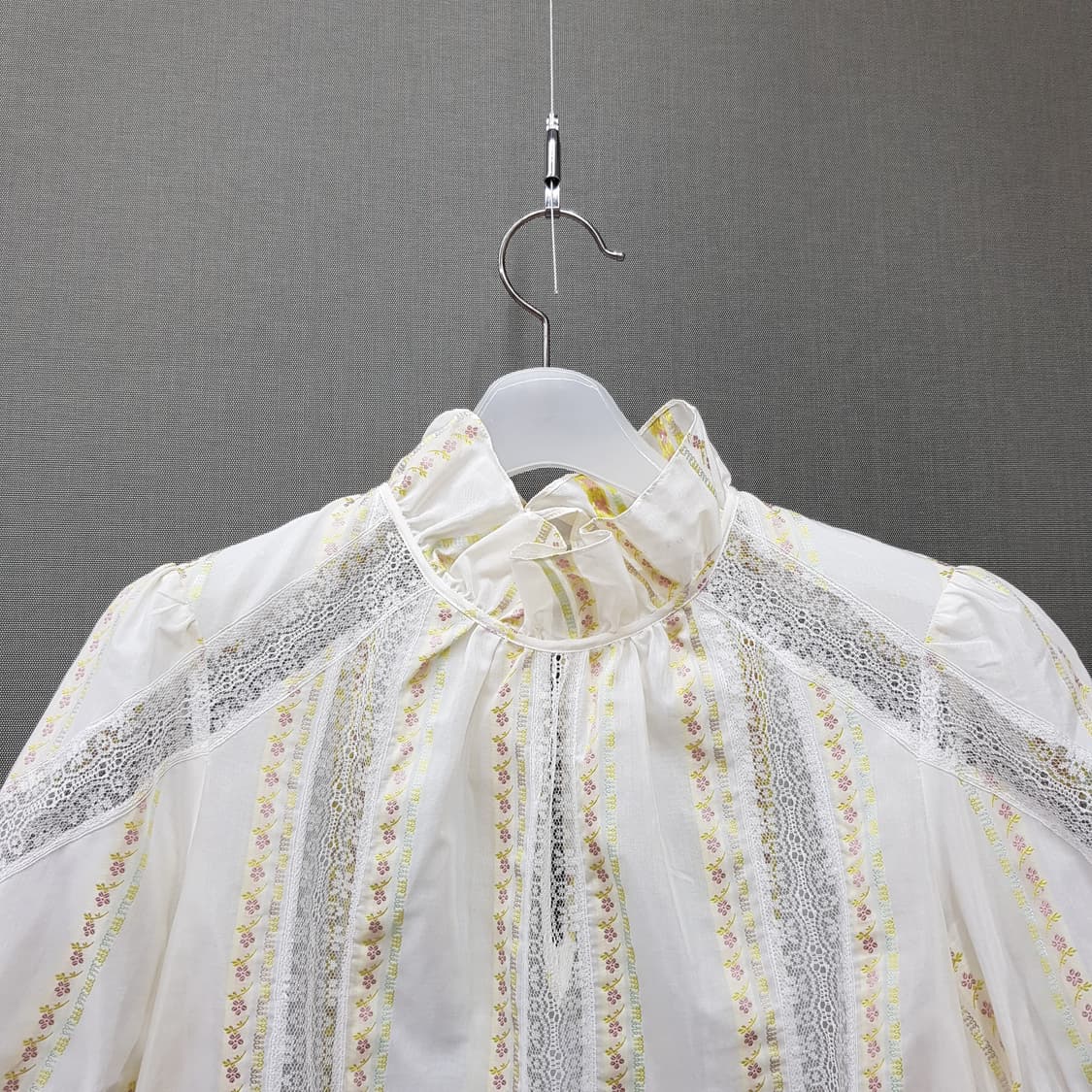 산드로 SANDRO 레이스 프릴 블라우스 3사이즈 상품이미지3