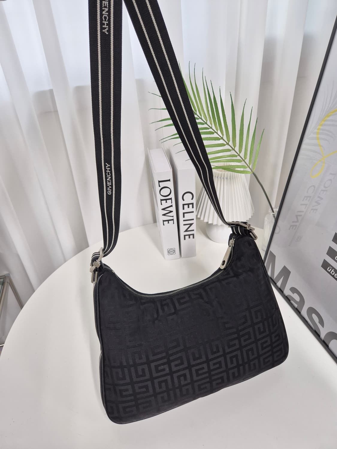 지방시 호보백 상품이미지2