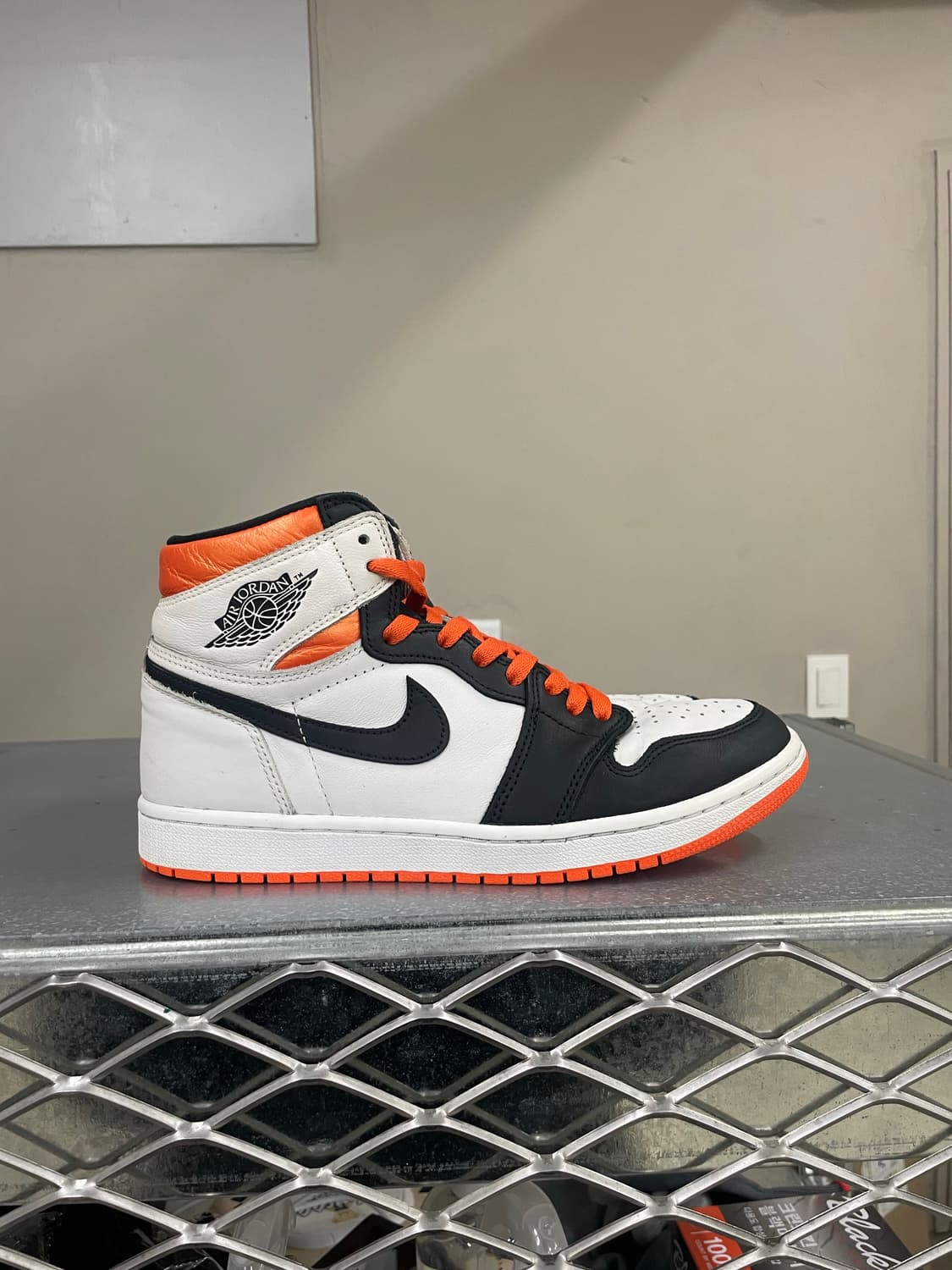 나이키 에어 조던 1 레트로 하이 OG 일렉트로 오렌지 270 상품이미지4