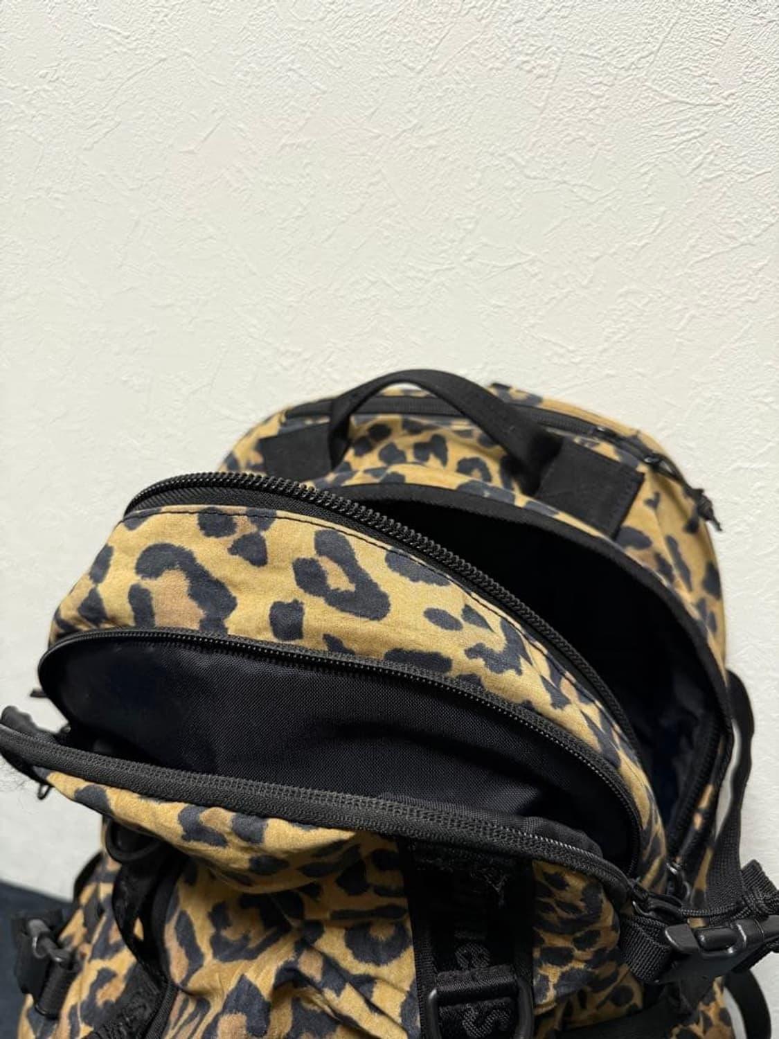 20FW 슈프림 백팩 레오파드 상품이미지5
