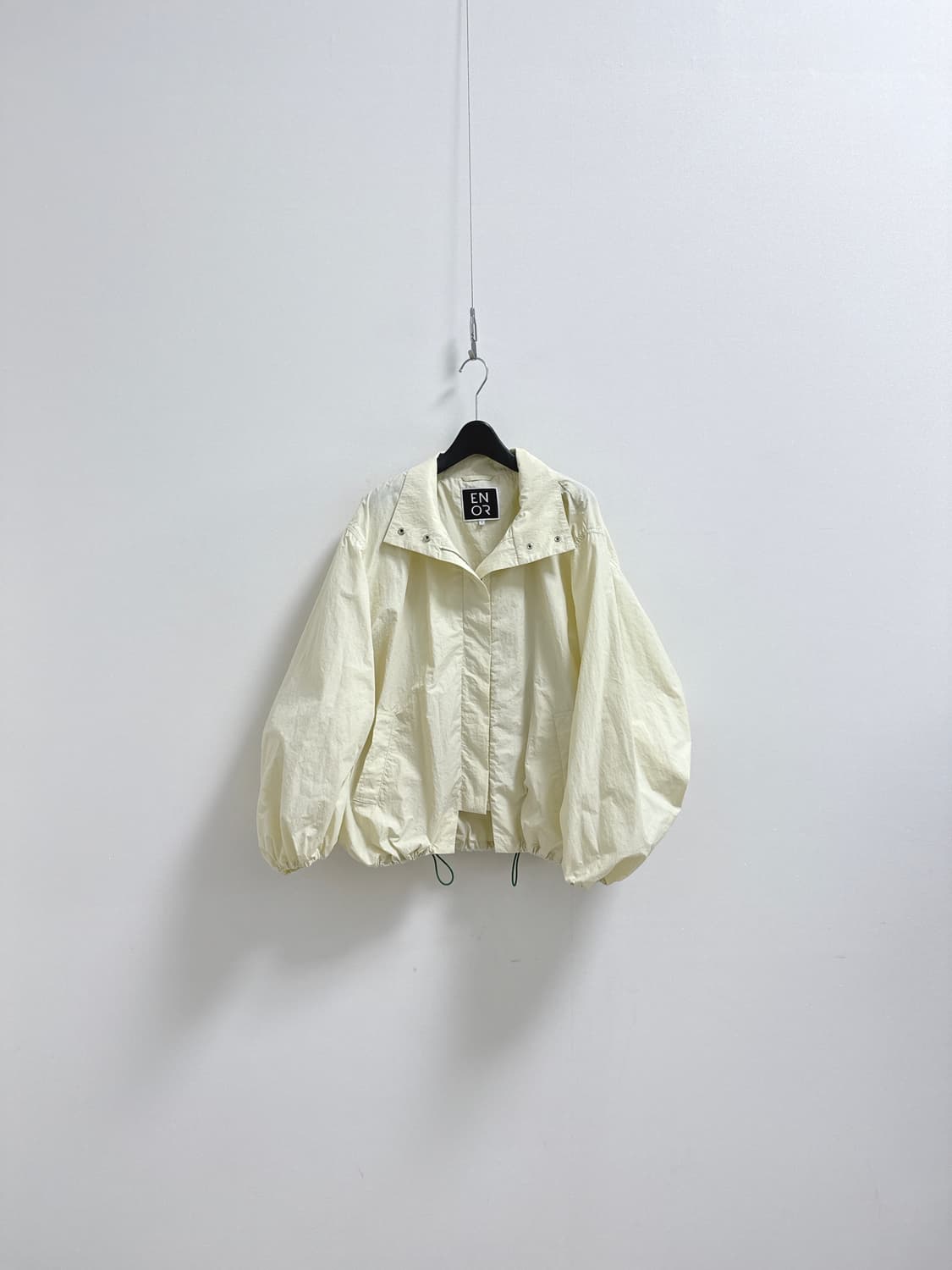 엔오르 바스락 볼륨슬리브 오버사이즈 집업 점퍼 상품이미지4