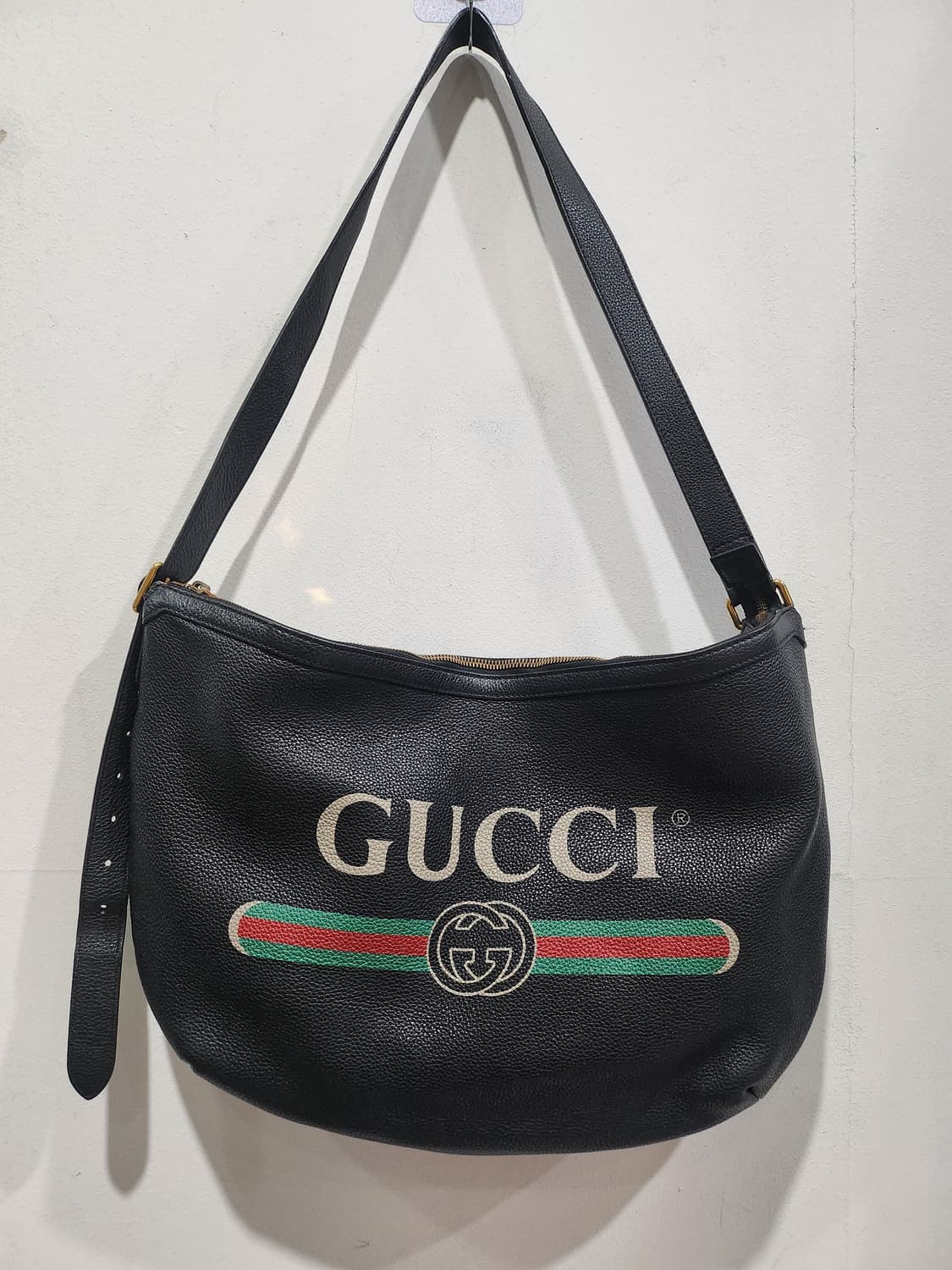 구찌 로고 크로스 블랙 정품 상품이미지1