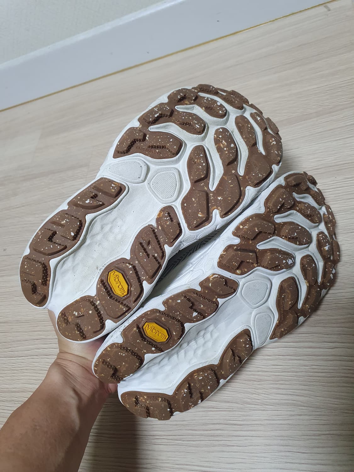 뉴발란스 프레쉬 폼 모어 트레일 v3 235 상품이미지7