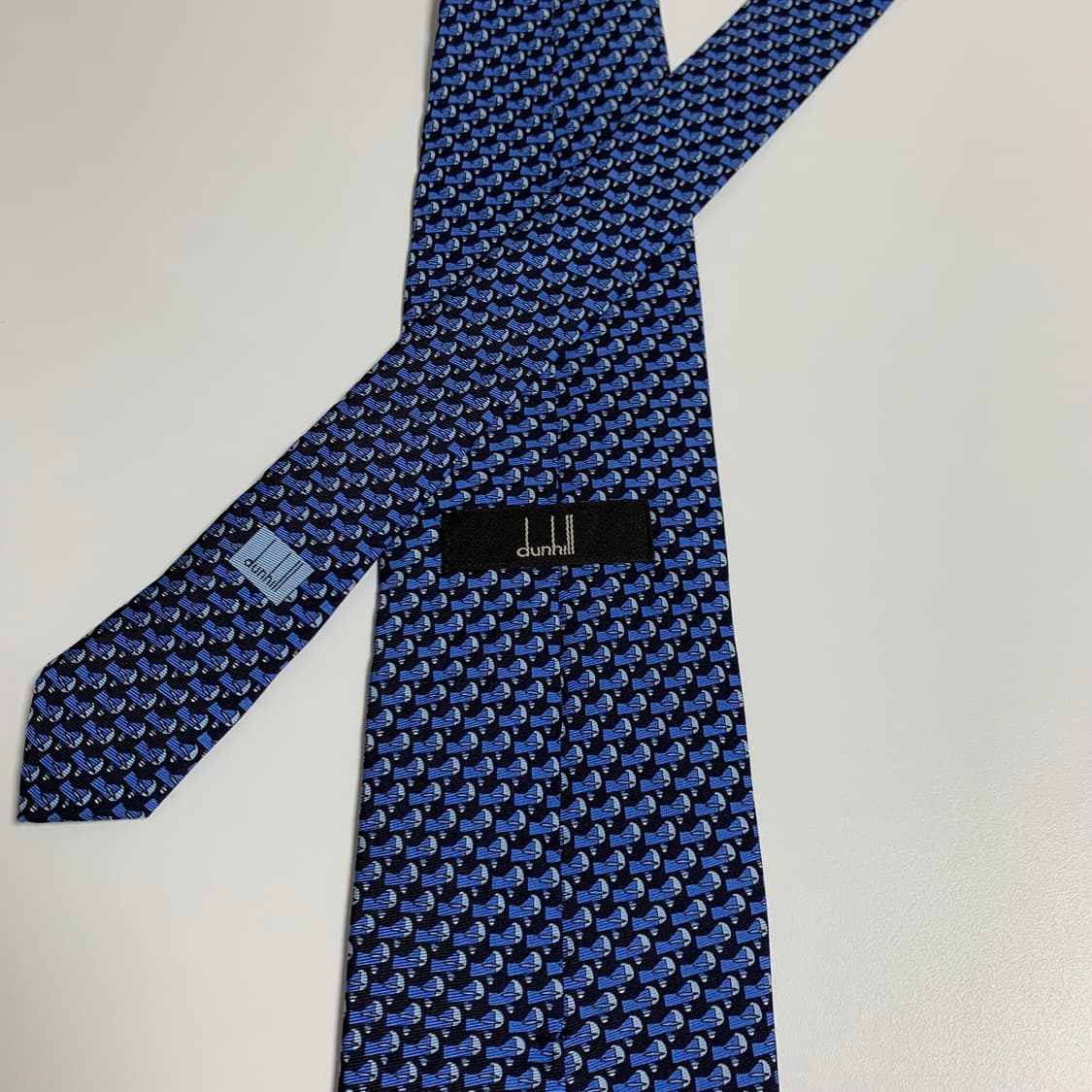 던힐(dunhill) 새상품급 명품넥타이 100실크 네이비컬러 정장룩 상품이미지5