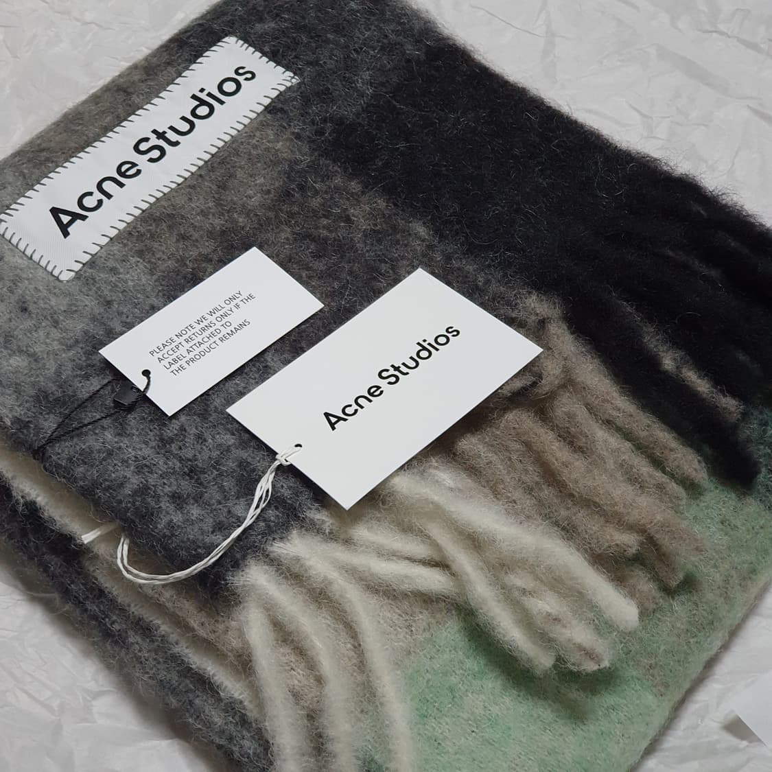 아크네스튜디오 머플러 상품이미지1