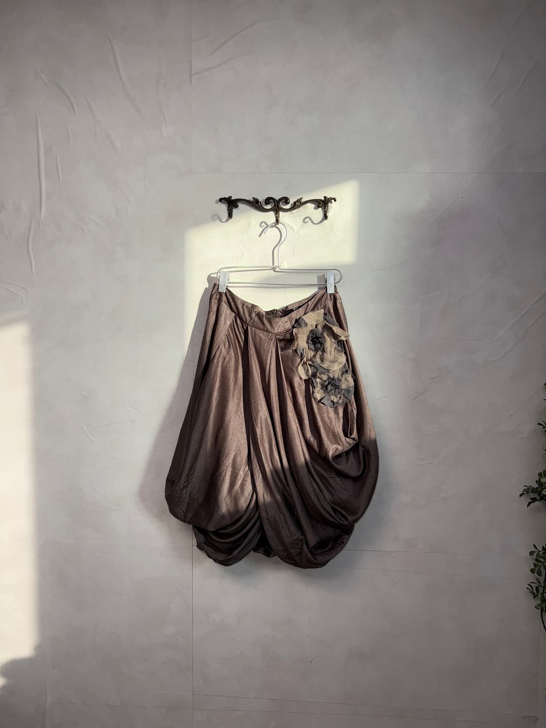 Brown flower draped silk balloon skirt 상품이미지1
