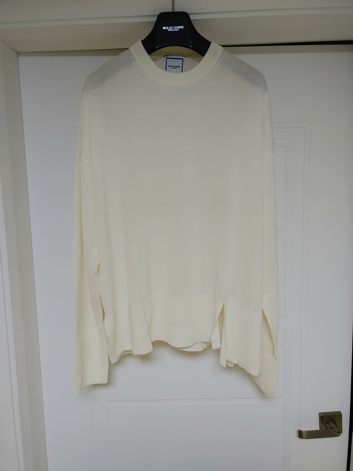 우영미 백로고 절개 니트 팝니다 상품이미지3