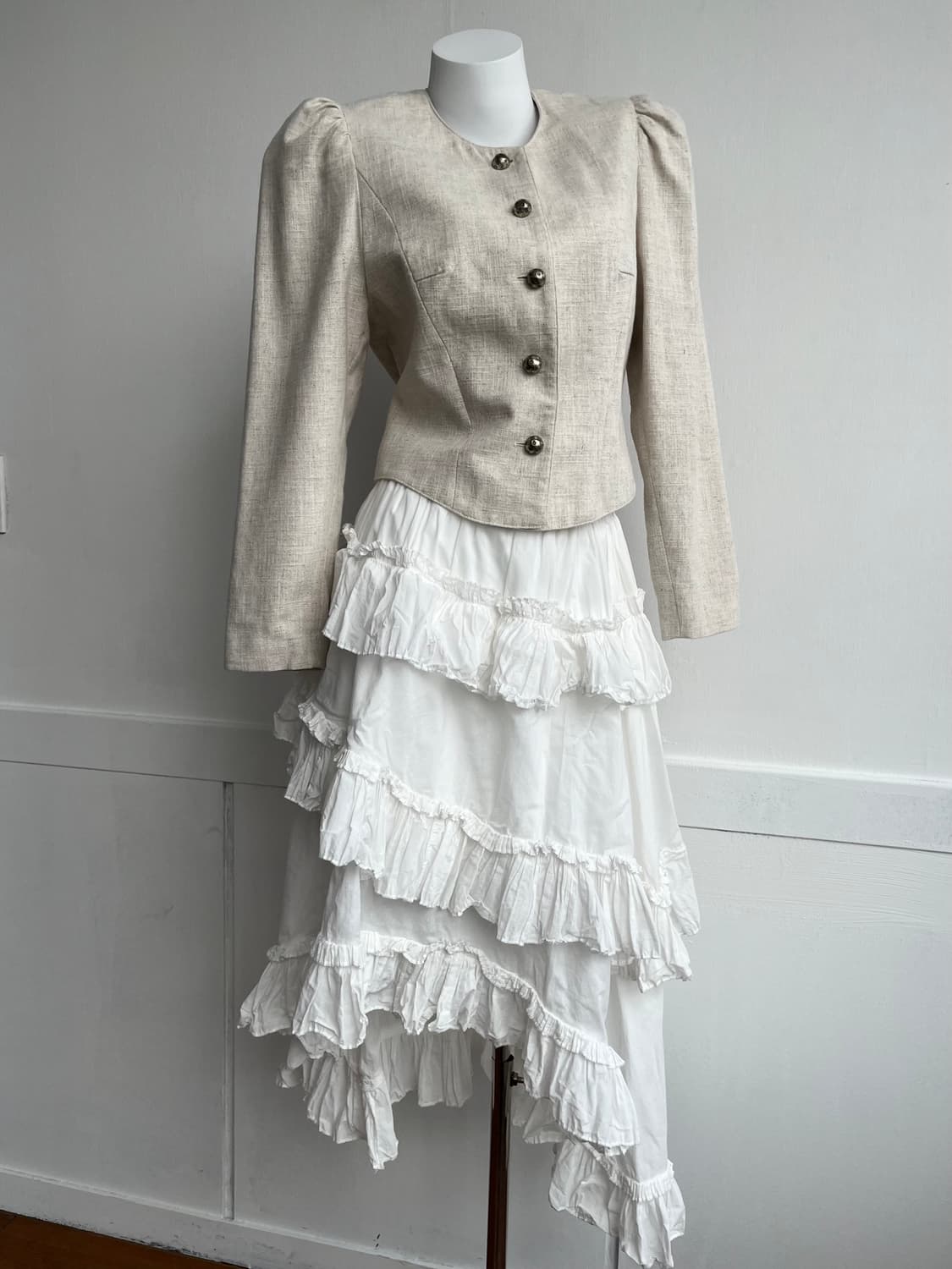 아이보리 프릴 언발 스커트 상품이미지5