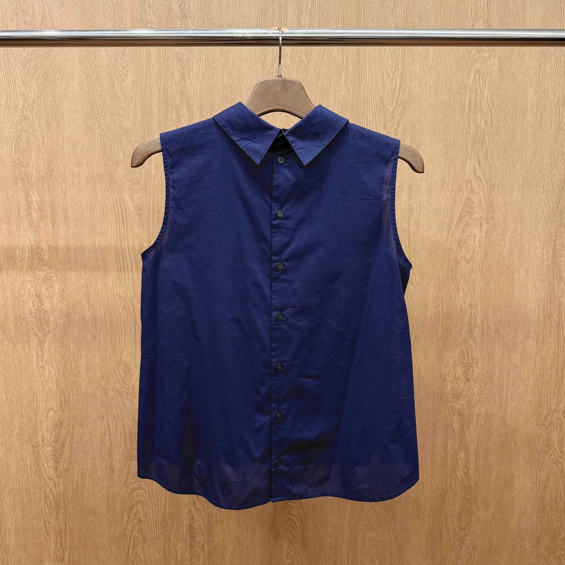 마르니 유니클로 콜라보 핀턱 플리츠 슬리브리스 블라우스 네이비 상품이미지3