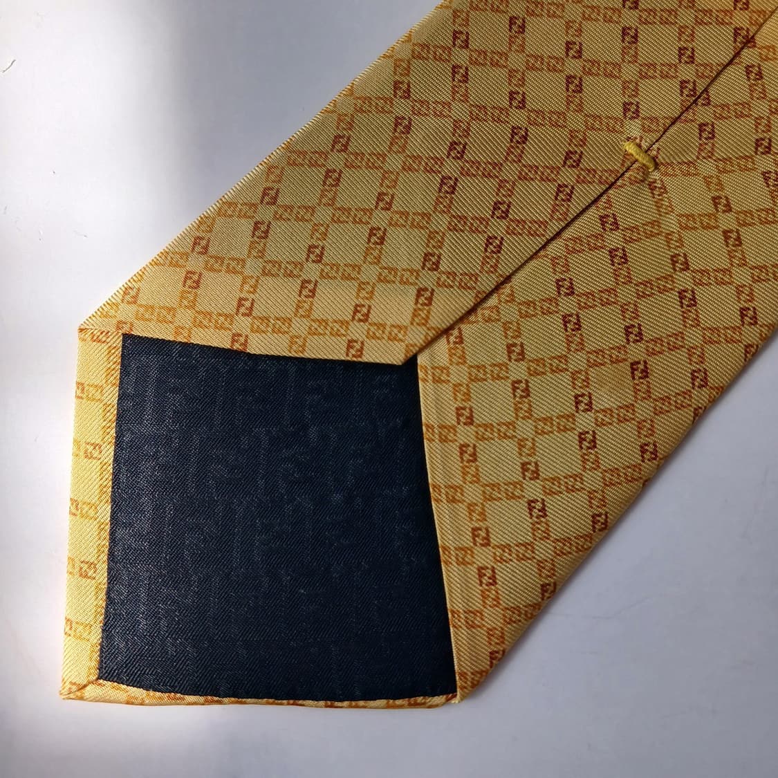 펜디 실크 옐로우 주카 로고 패턴 넥타이 9cm A+~A등급 E755
 상품이미지7