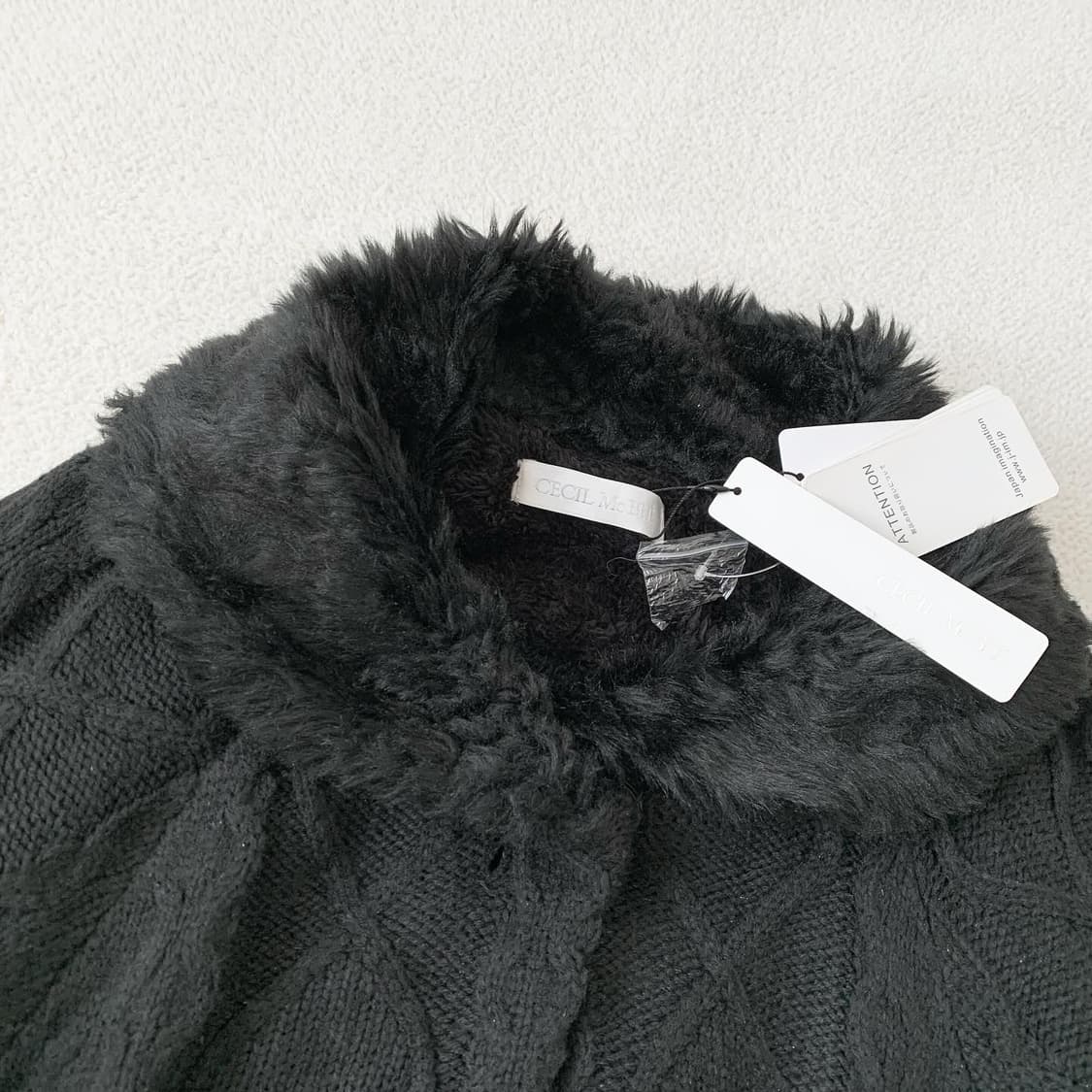 세실맥비 오네갸루 블랙 퍼 케이프 상품이미지2