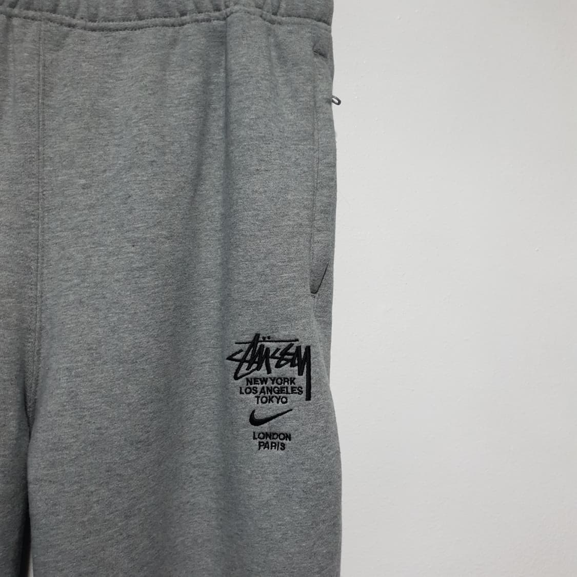새제품급 나이키 X 스투시 NRG ZR 2.0 플리스 조거팬츠 그레이 M 상품이미지3