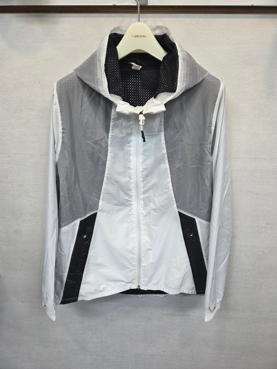 언더아머 여성 싸이클링 경량 바람막이 후드자켓 L 상품이미지1