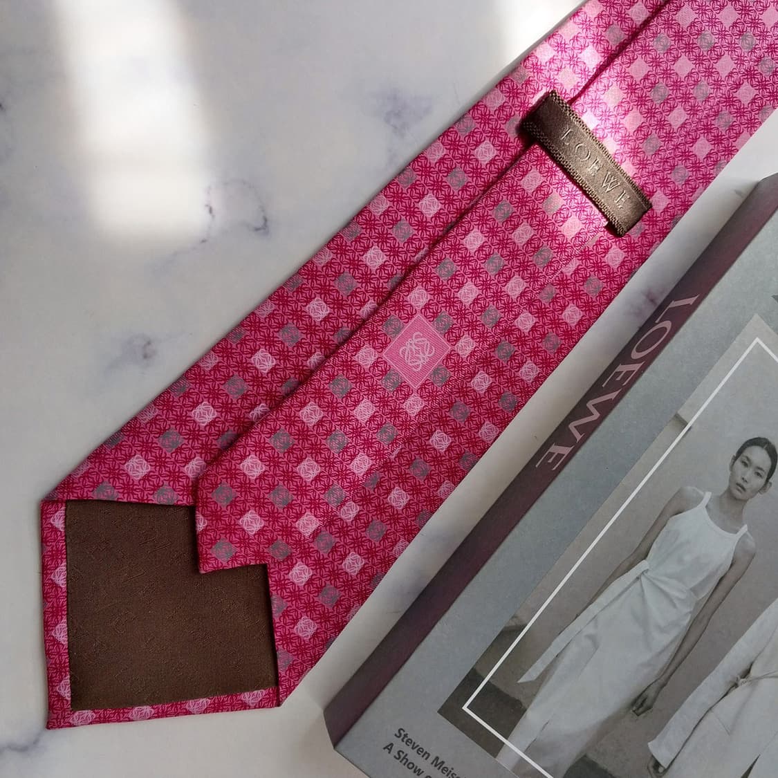로에베 실크 핑크 패턴 넥타이 9.8cm A+~A등급 K2508
 상품이미지7
