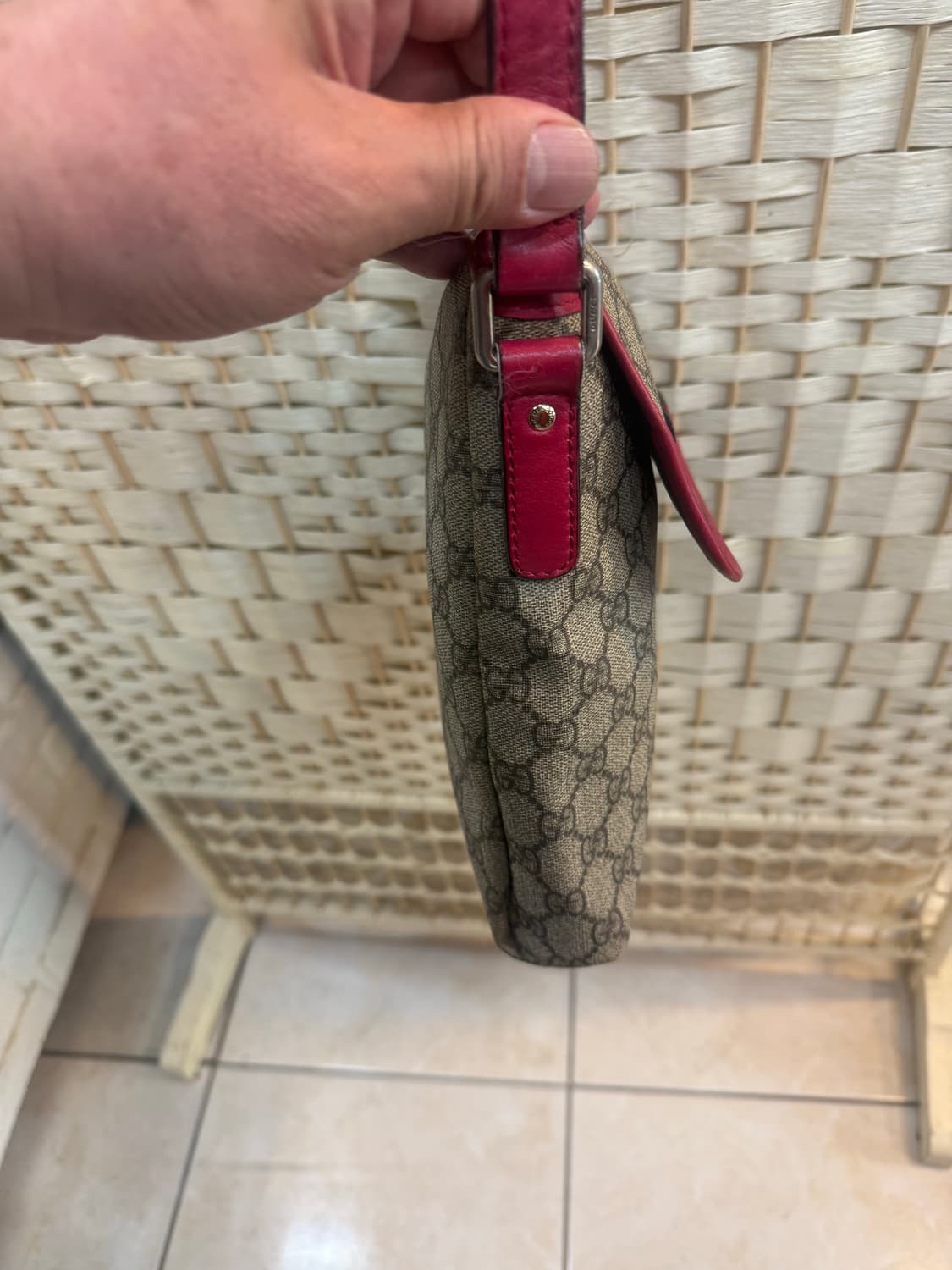 정품 구찌 GG 수프림 크로스백 팝니다 상품이미지6