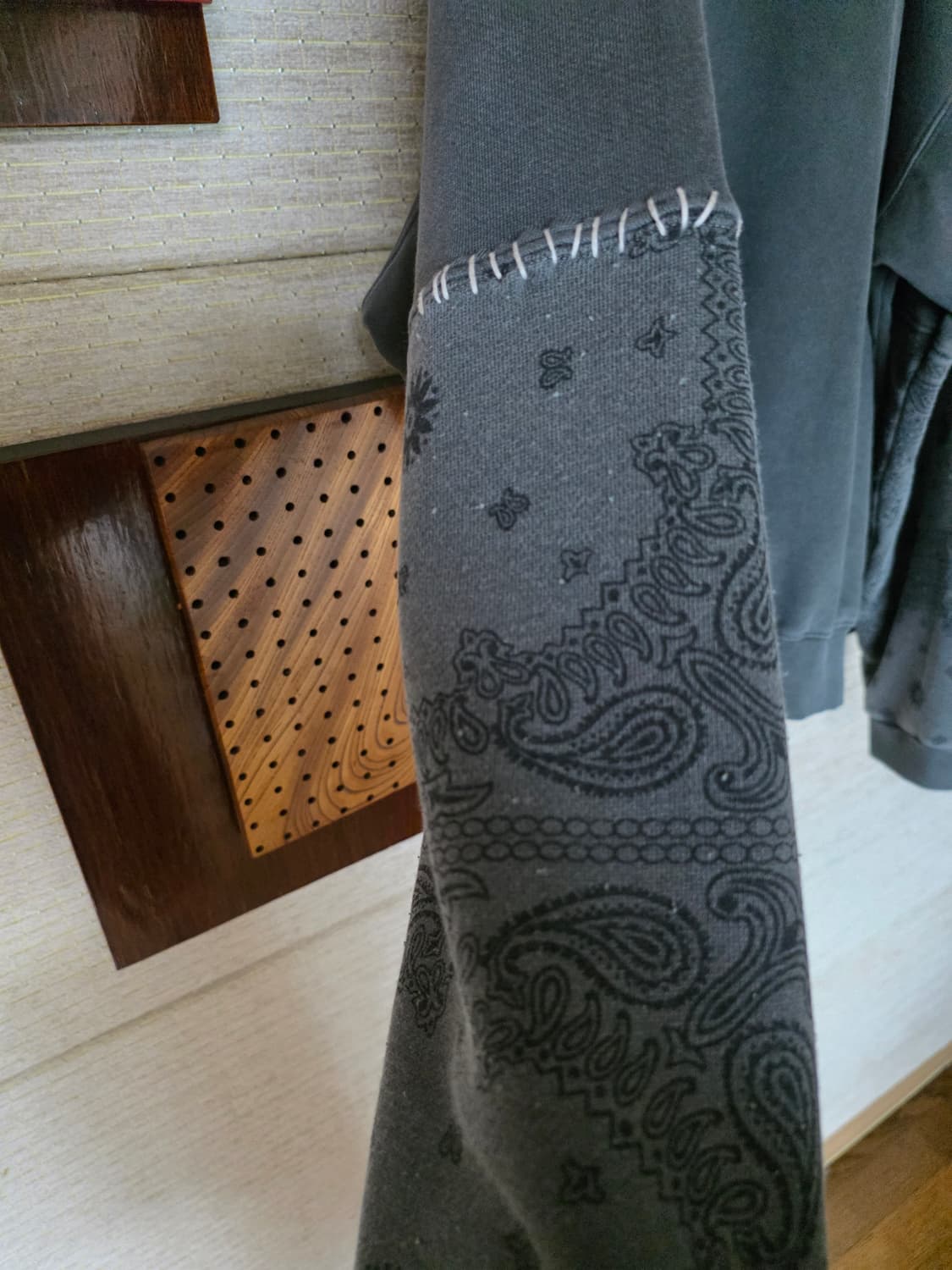 투스페이스 피그먼트다잉 맨투맨 차콜 상품이미지5