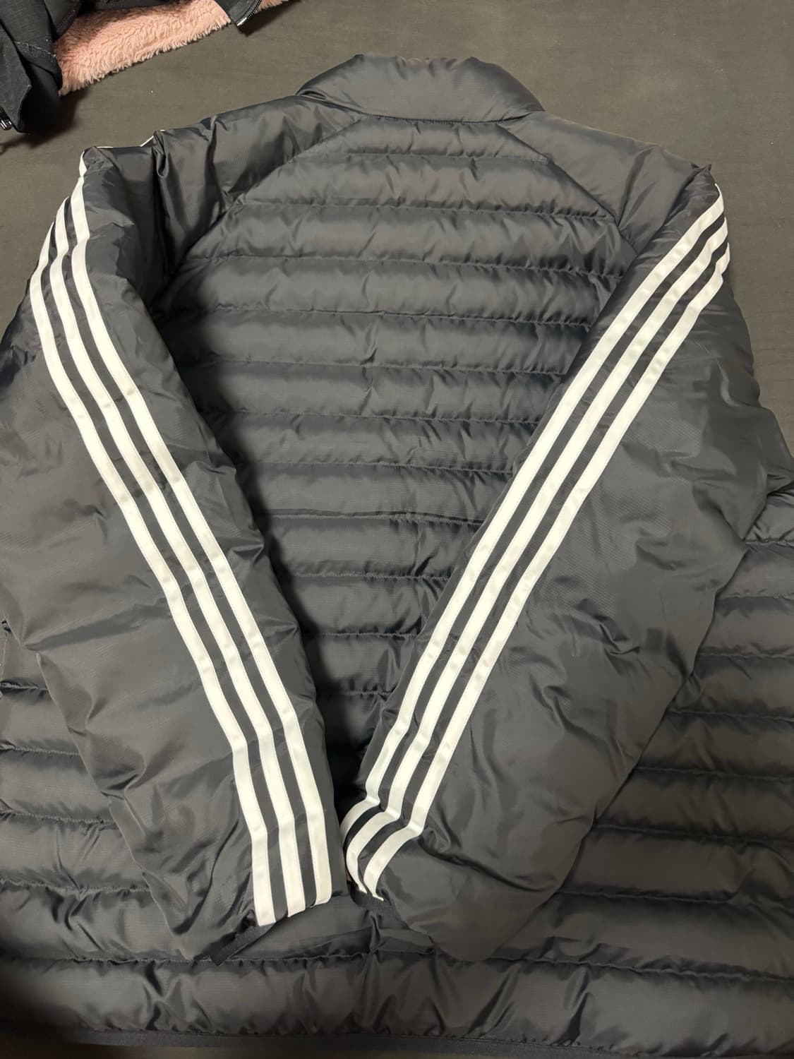 정품2회착용 아디다스 3S 폴리에스테르 경량패딩자켓 2xl 블랙 상품이미지4