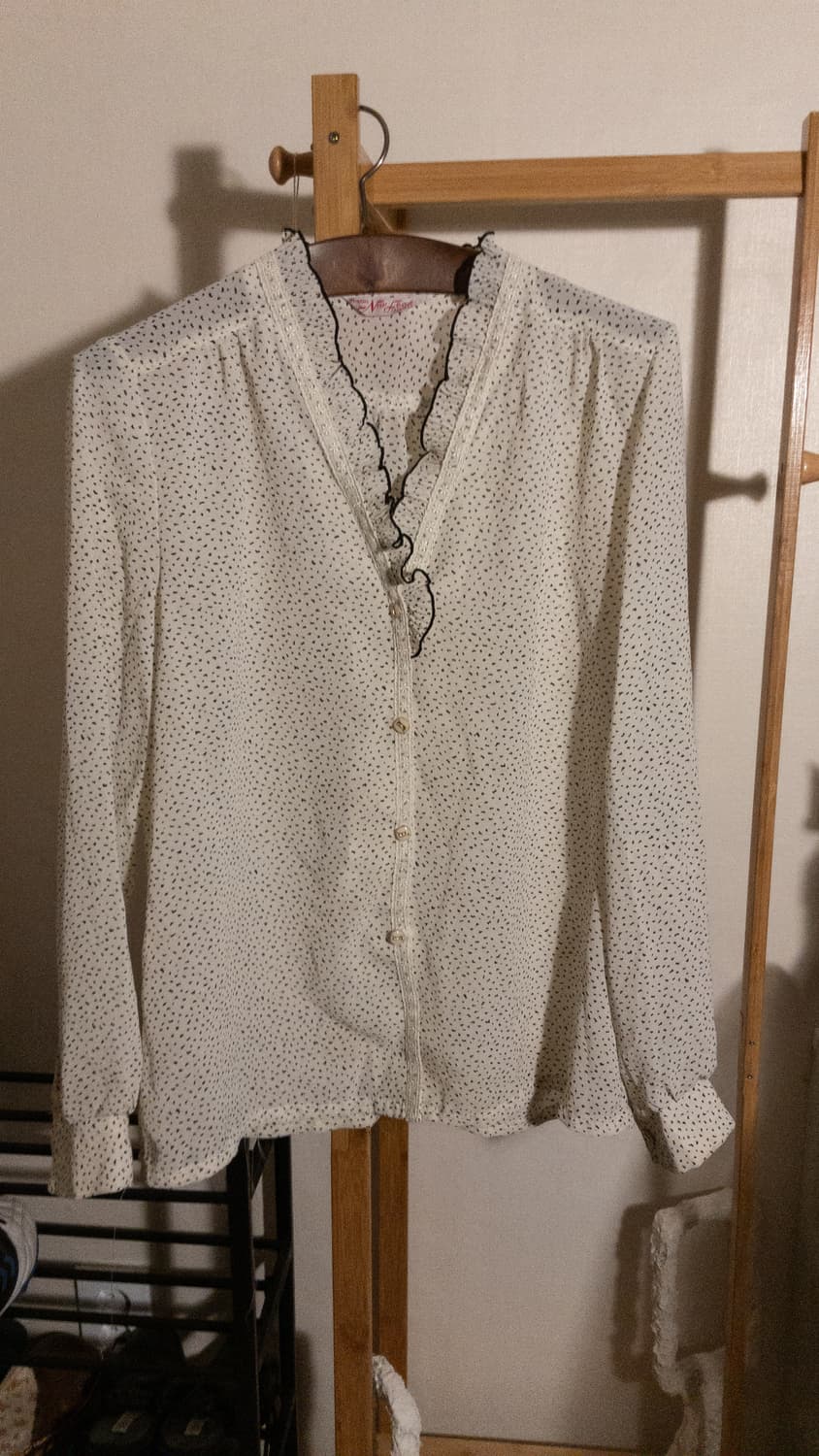 Dotted feminin  blouse 상품이미지1