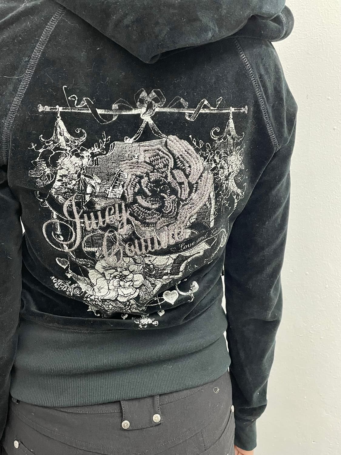 쥬시꾸뛰르 벨벳 자수 후드집업 상품이미지2