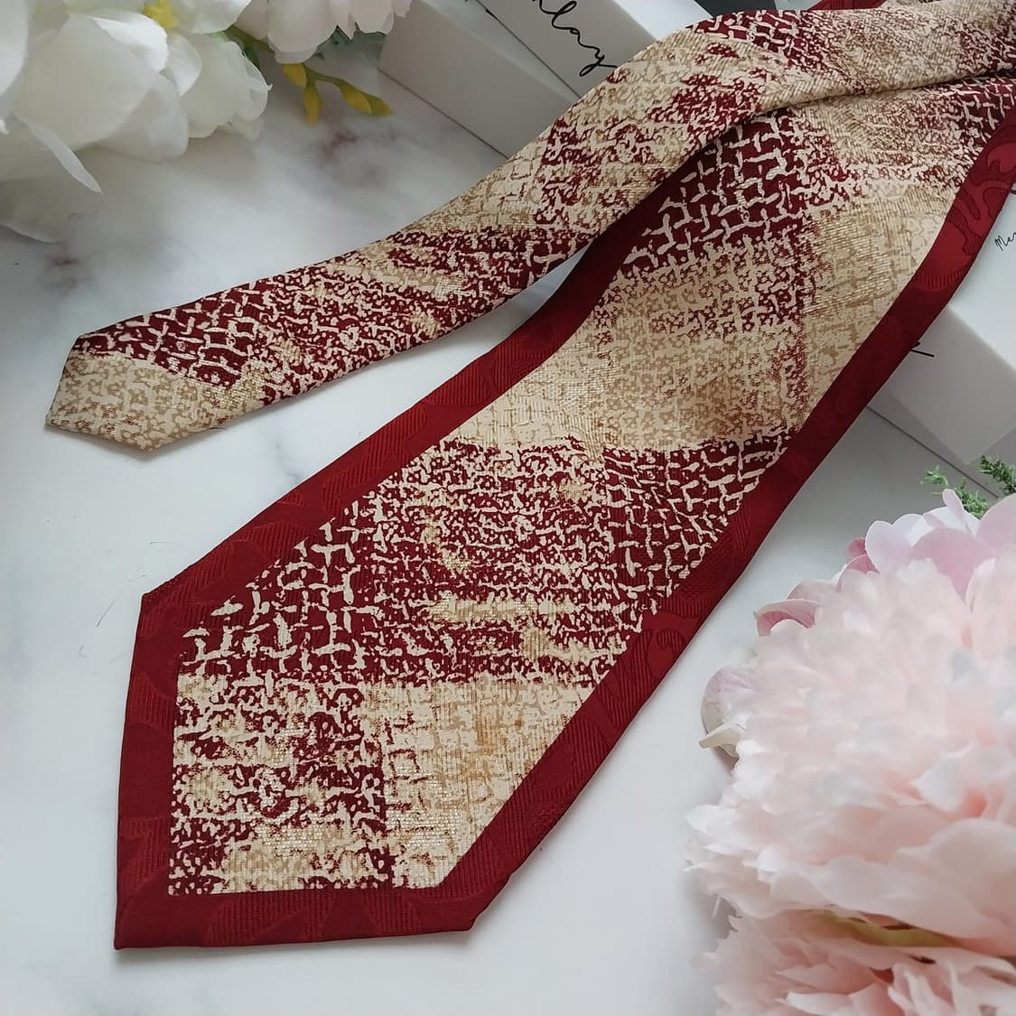 피에르 발망 레드&베이지 아트워크 넥타이 9.7cm A+등급 K1070
 상품이미지3