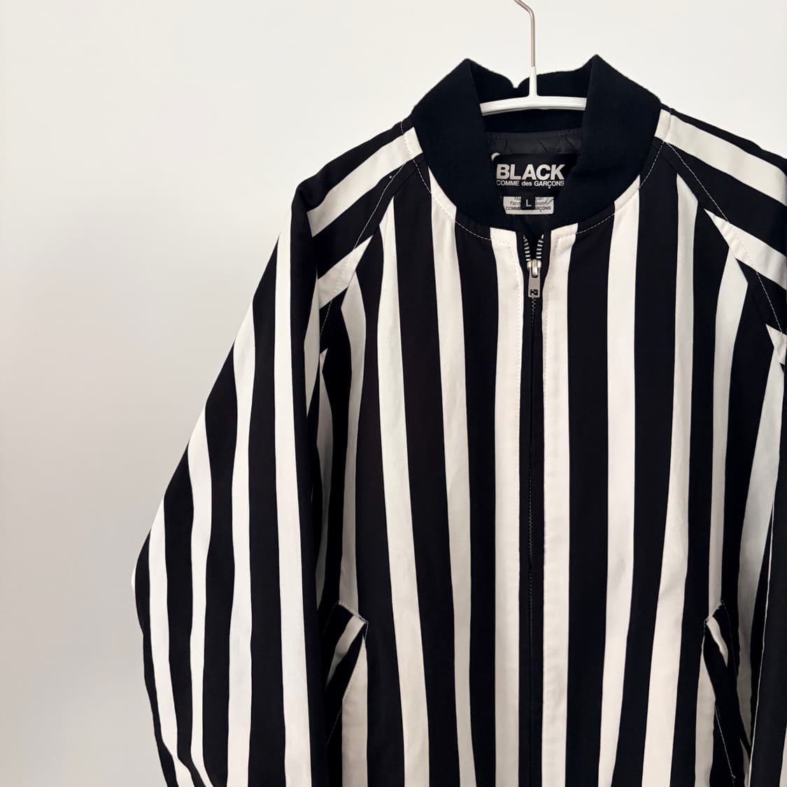Bold Stripe Bomber Jacket 상품이미지2