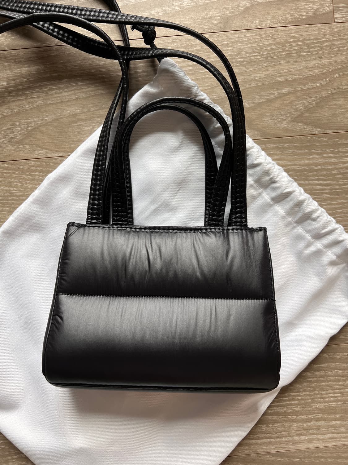 텔파 스몰 퍼프 쇼퍼백 블랙 상품이미지2