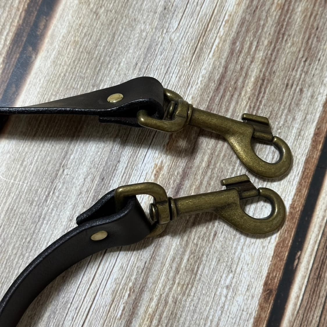 FILSON 필슨 레더 숄더 스트랩 위드 패드 브라운 색상 상품이미지6