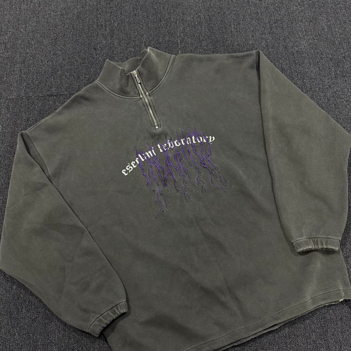 에씰미 썬더볼트 하프 집업 스웻셔츠 상품이미지2