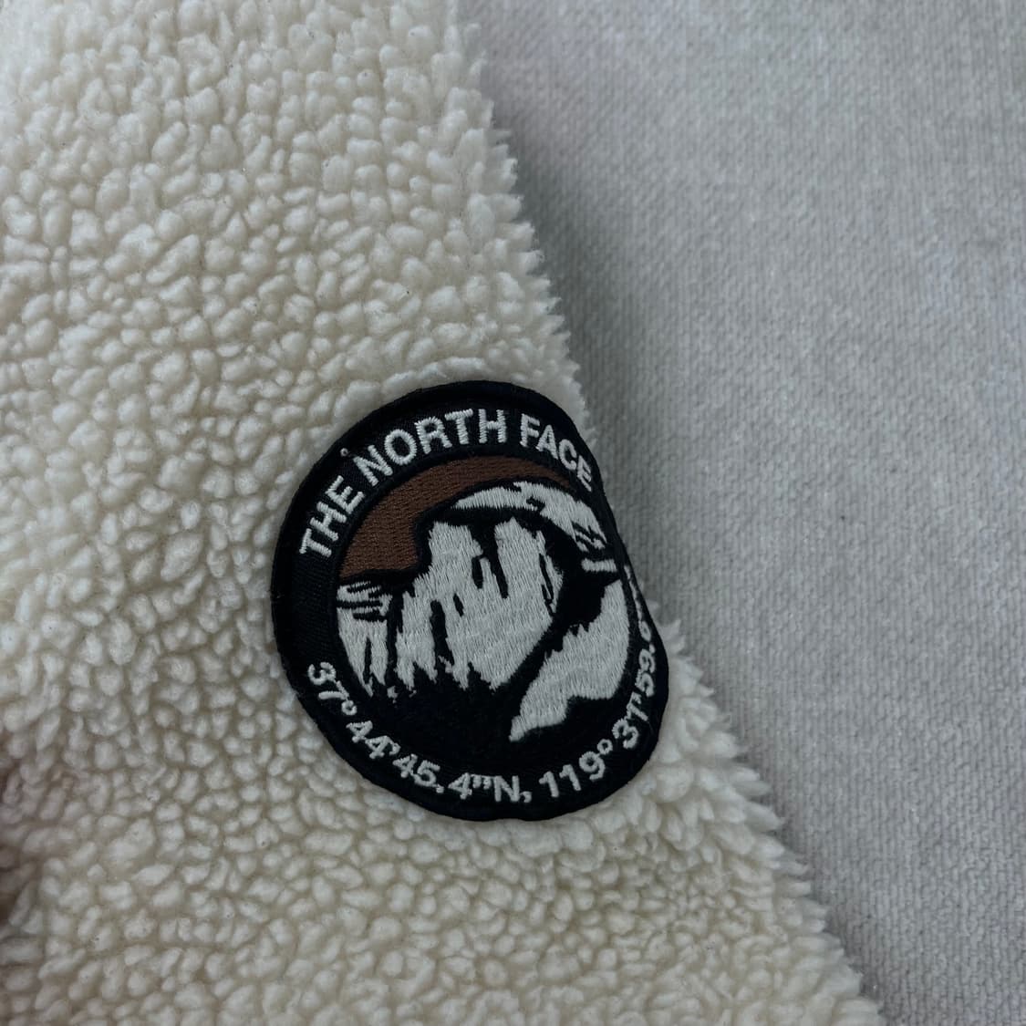 100 노스페이스 신형 브라운 양털 플리스 자켓 상품이미지4