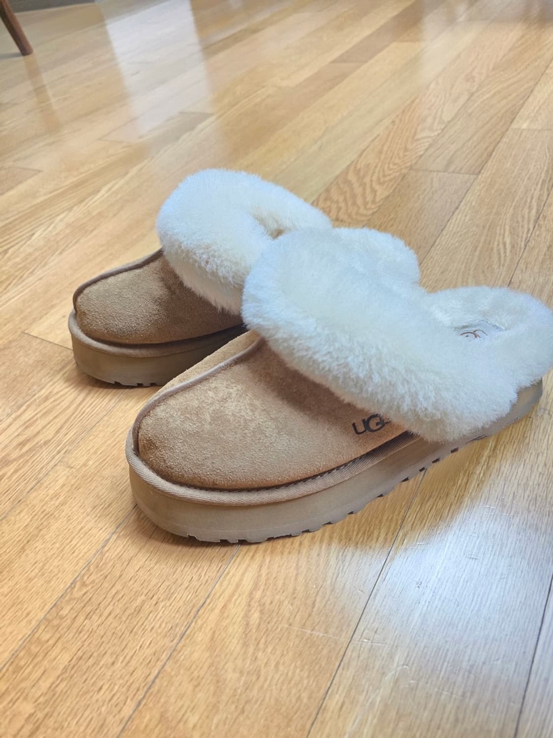 어그 UGG 슬리퍼 디스케트 체스트넛 사이즈7 상품이미지1