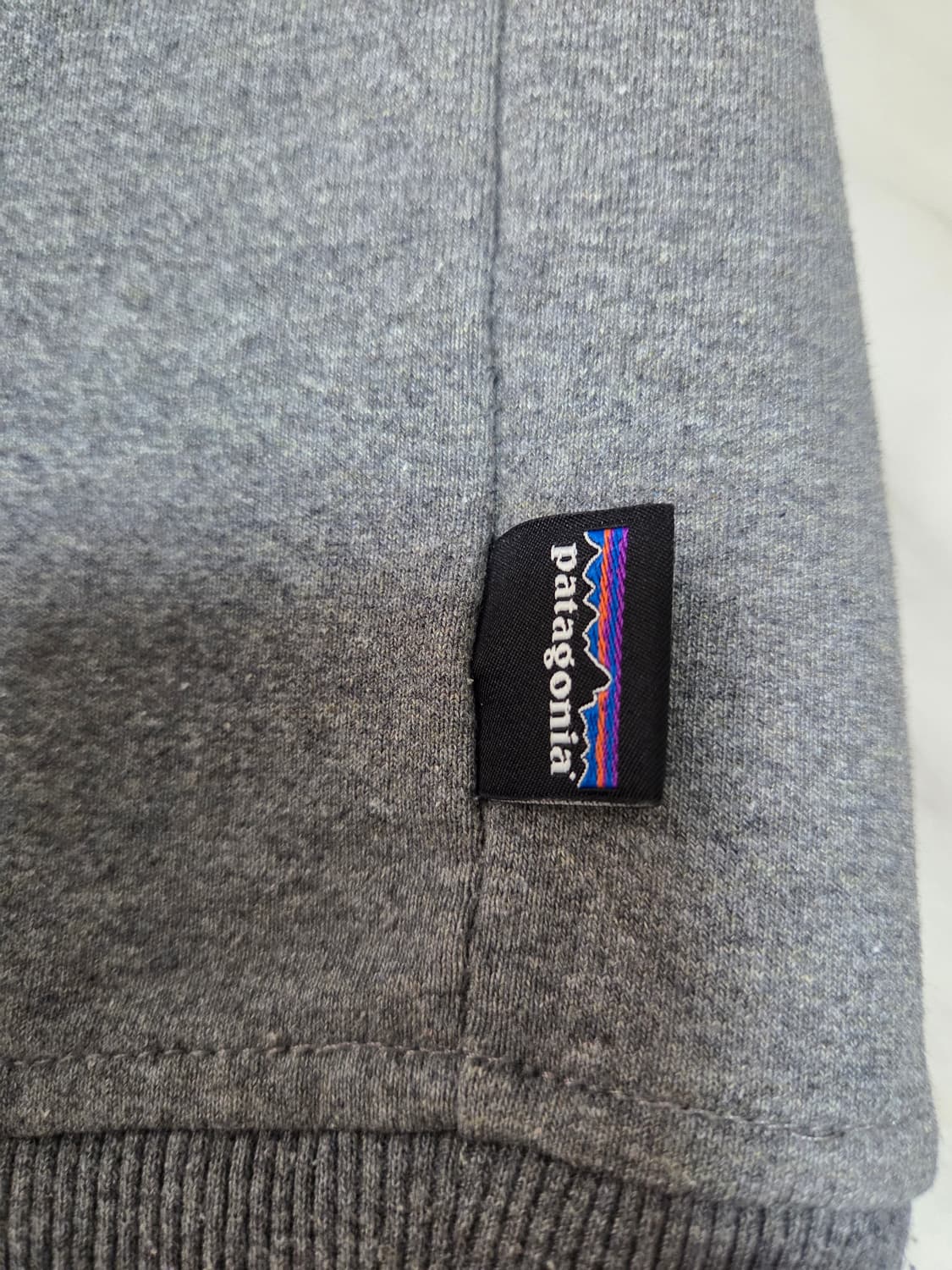 파타고니아 P-6 로고 그레이 후드티 상품이미지4