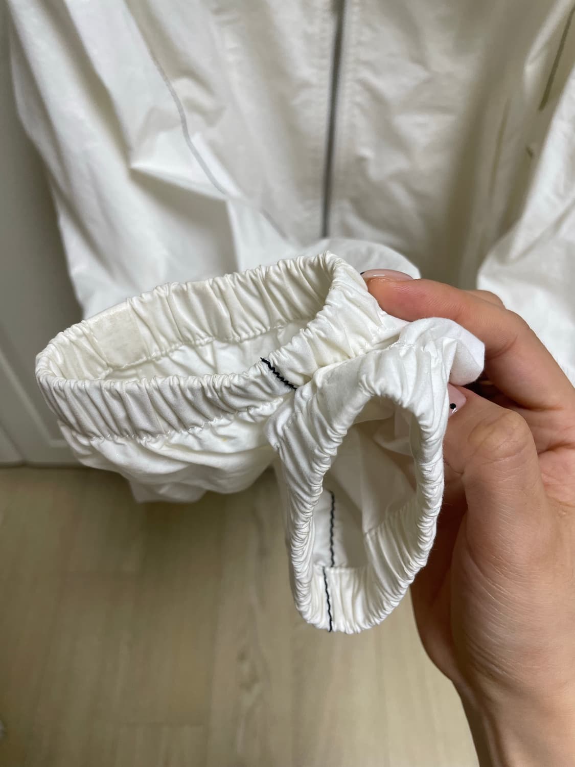마뗑킴 크롭 후드 코팅 점퍼 아이보리  상품이미지4