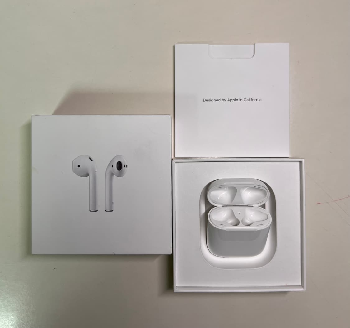 에어팟 2세대 충전 케이스 (유선충전 모델) 상품이미지1