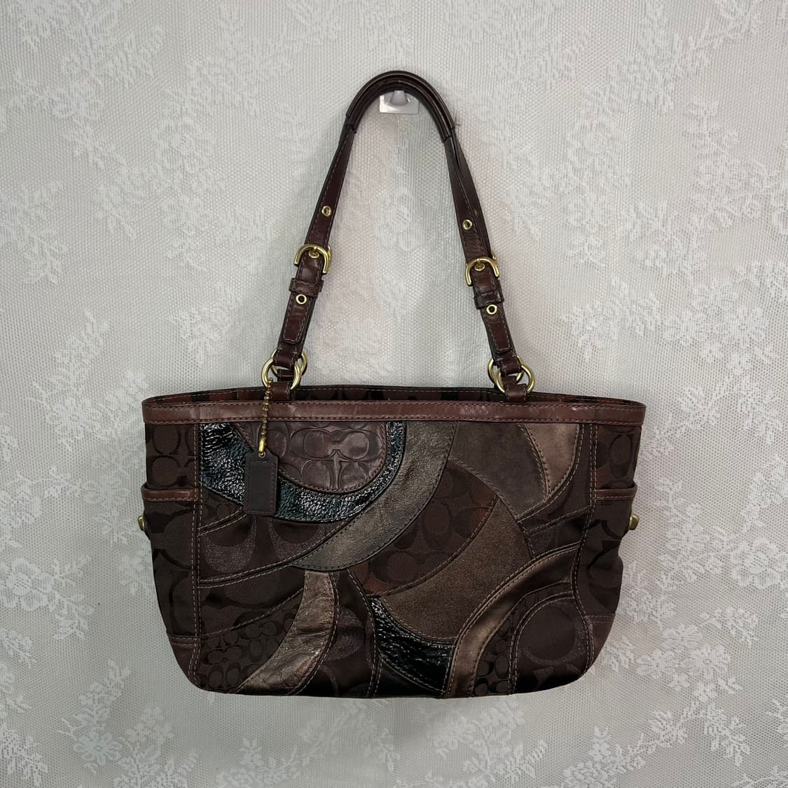 코치 브라운 패치워크 숄더백 상품이미지1