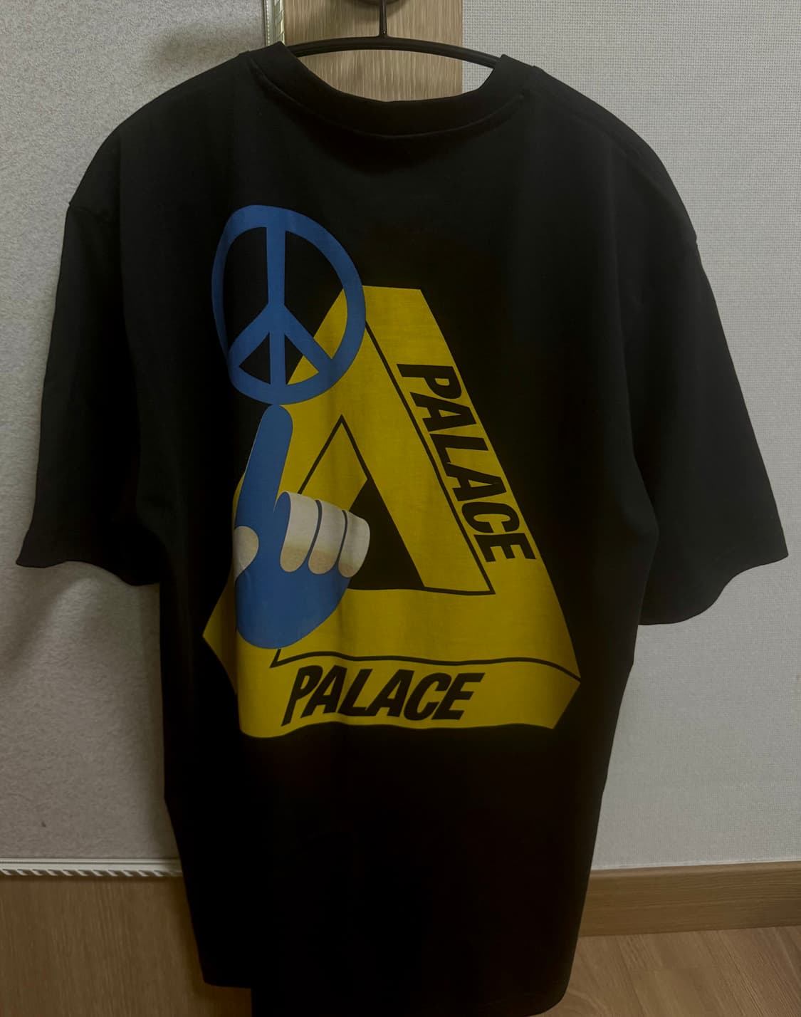 [L] 팔라스 트라이 스마일러 티셔츠 블랙 상품이미지3