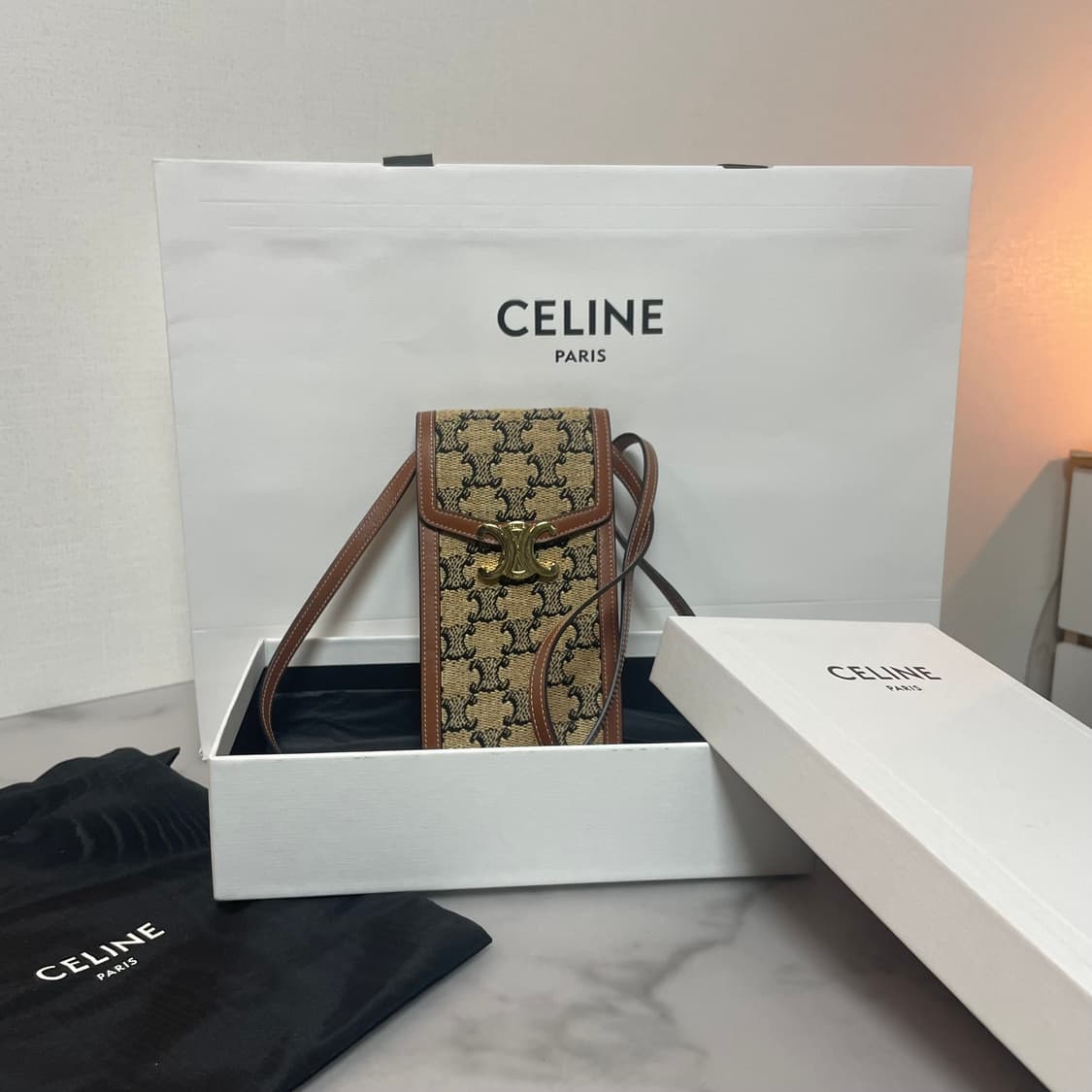 셀린느 트리오페  버티컬 폰 파우치 미니 크로스백 내추럴 탄 상품이미지6