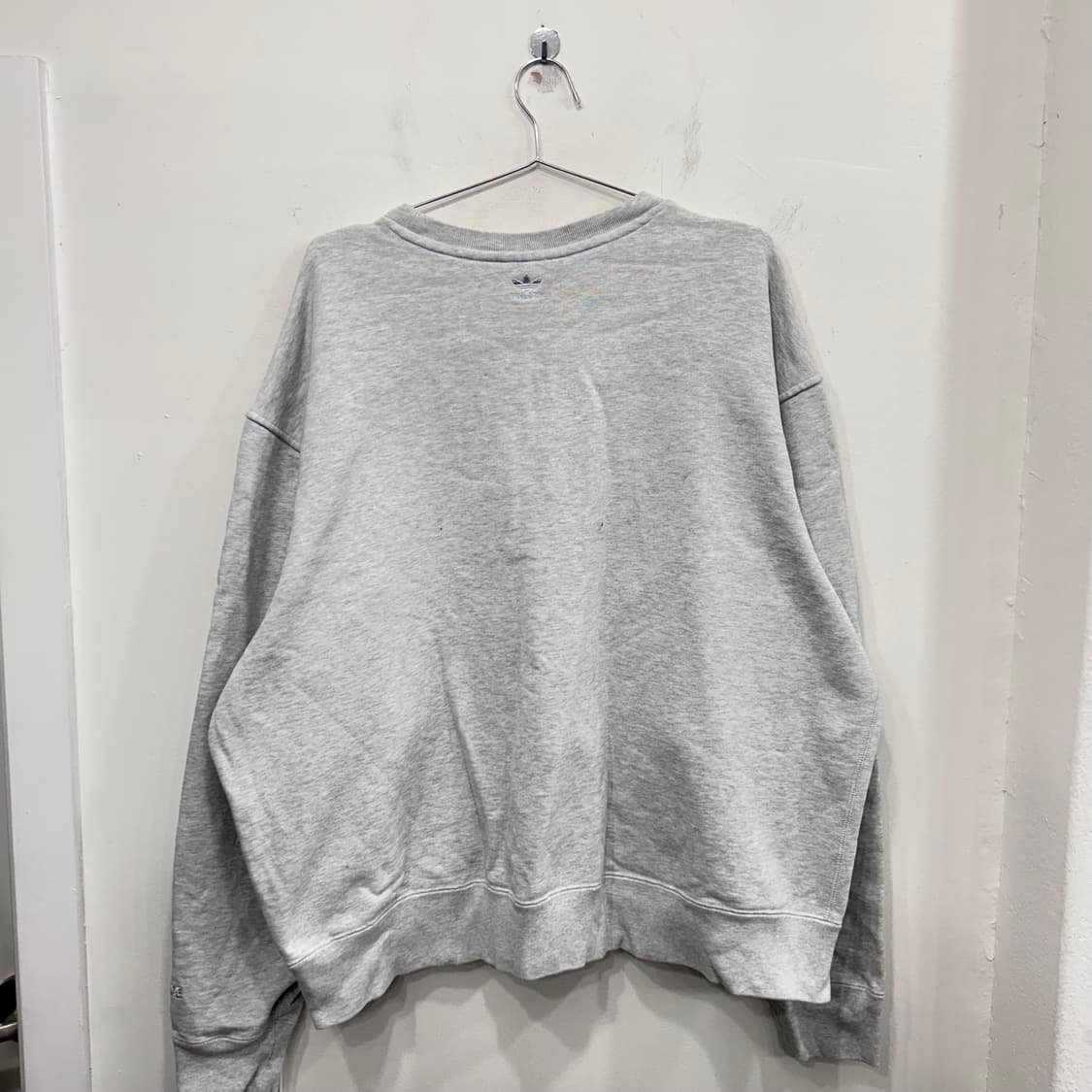 아디다스 X 퍼렐 윌리엄스 콜라보 오버핏 맨투맨 상품이미지5