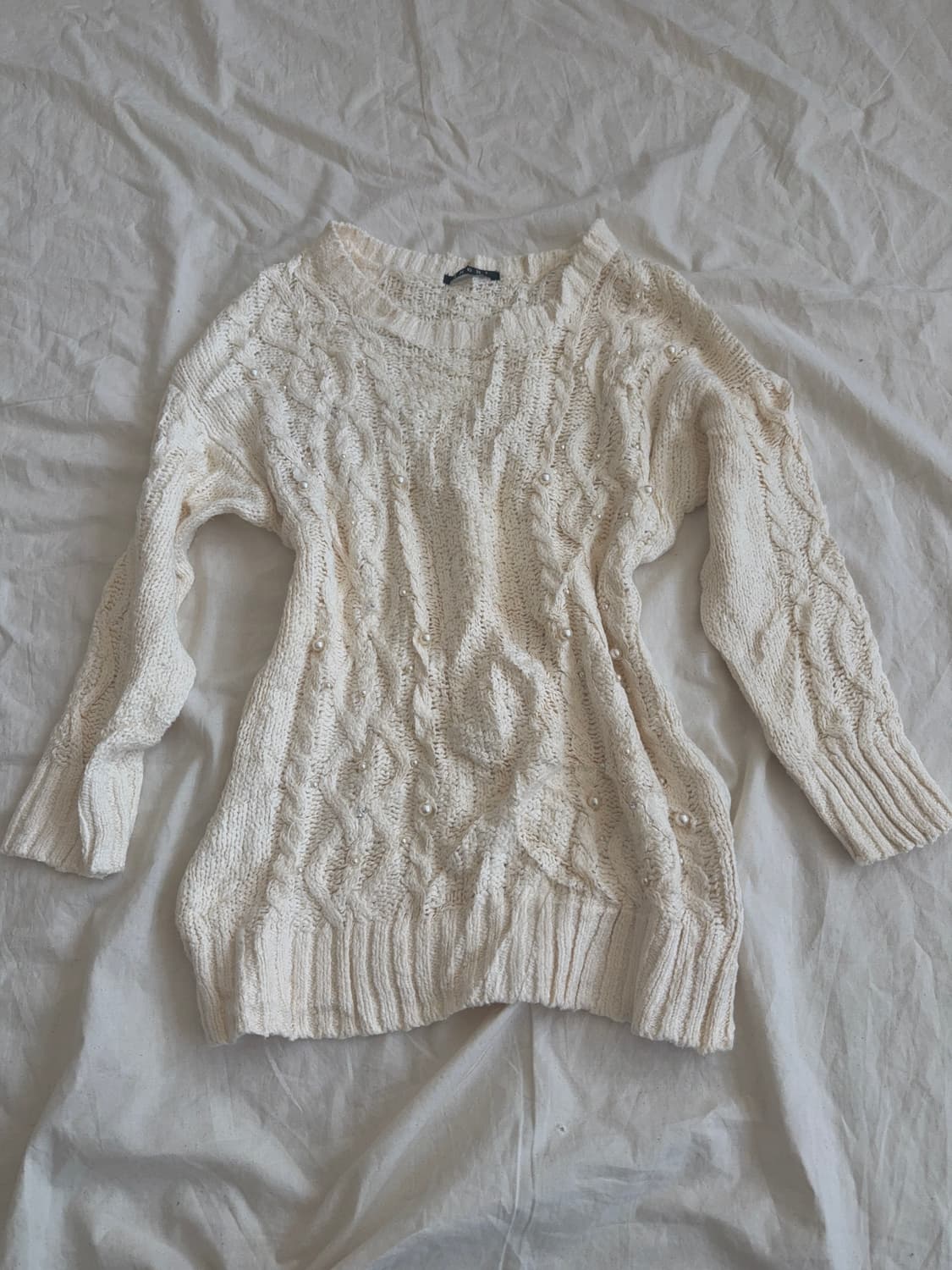 잉그니 러블리 폭닥 꽈베기 진주 니트 상품이미지1