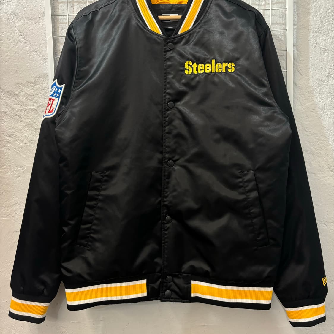 뉴에라 NFL 피츠버그 스틸러스 블랙 바시티 자켓 XL 상품이미지4