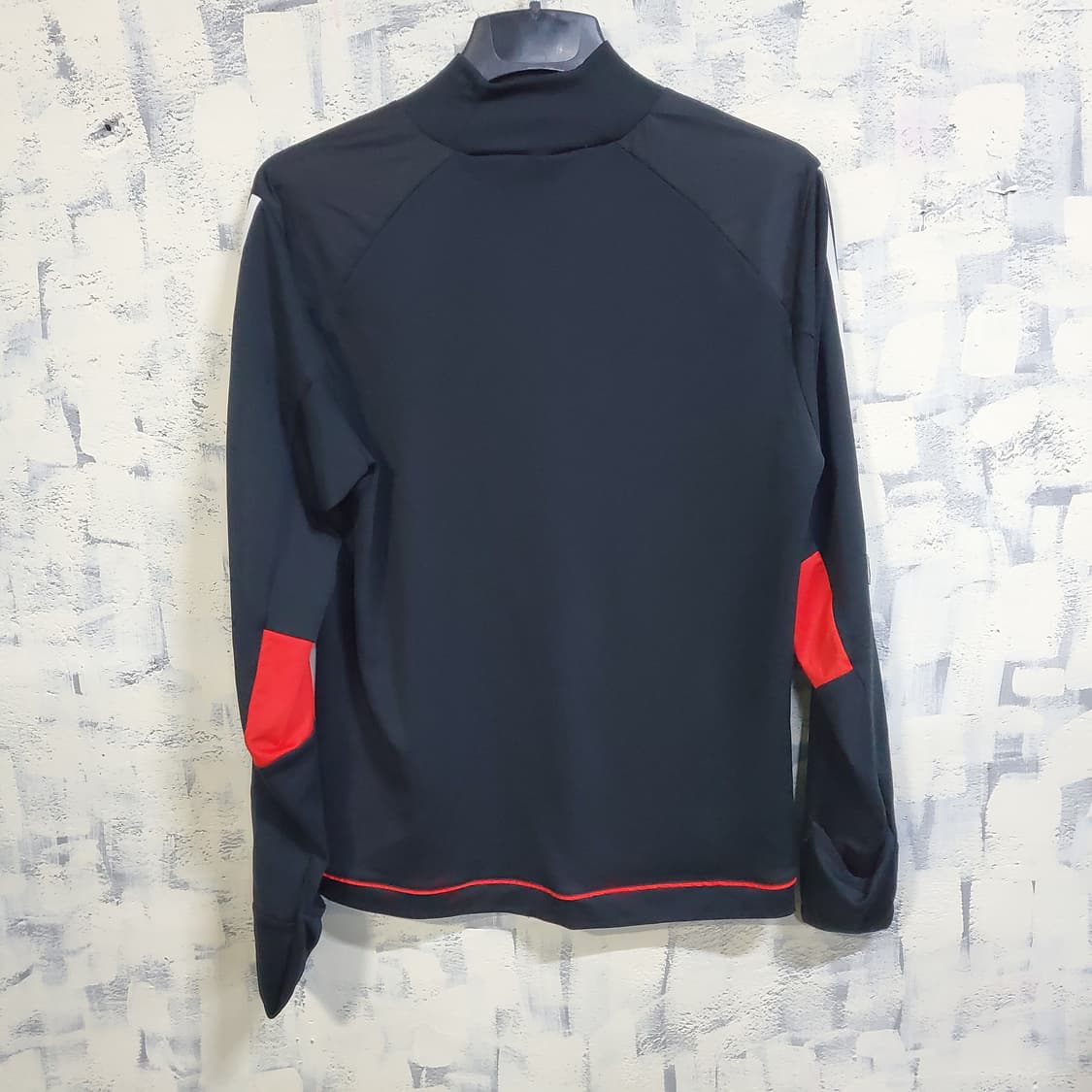 아디다스 블랙/레드 긴팔 기능성 트랙탑 긴팔티  상품이미지2