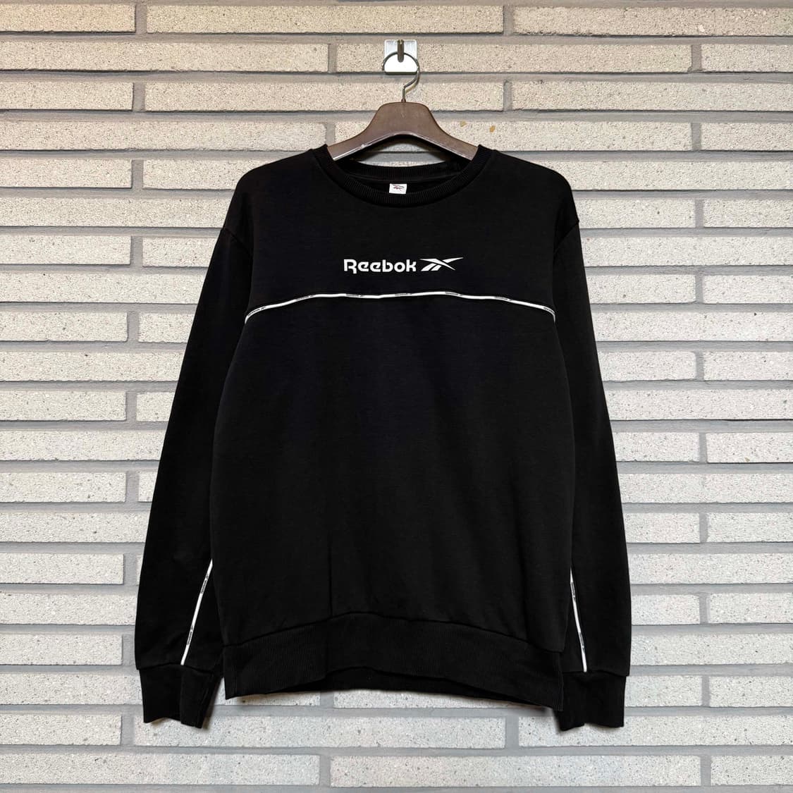 리복 파이핑 트랙 블랙 화이트 배색 맨투맨 상품이미지1