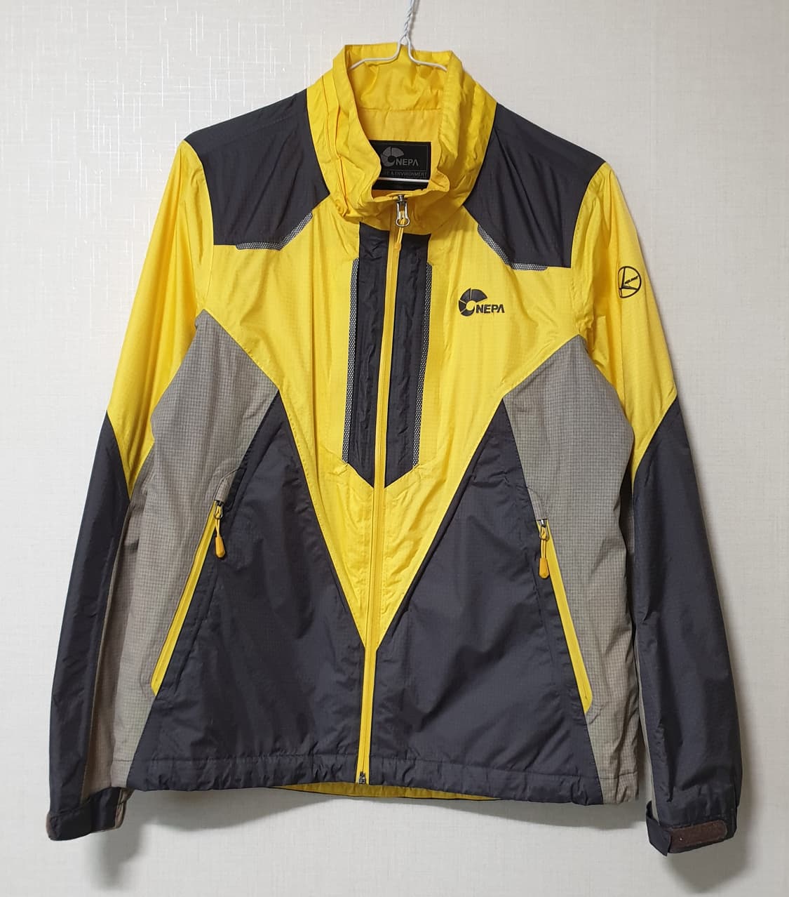 네파 아웃도어 바람막이 95사이즈 상품이미지1