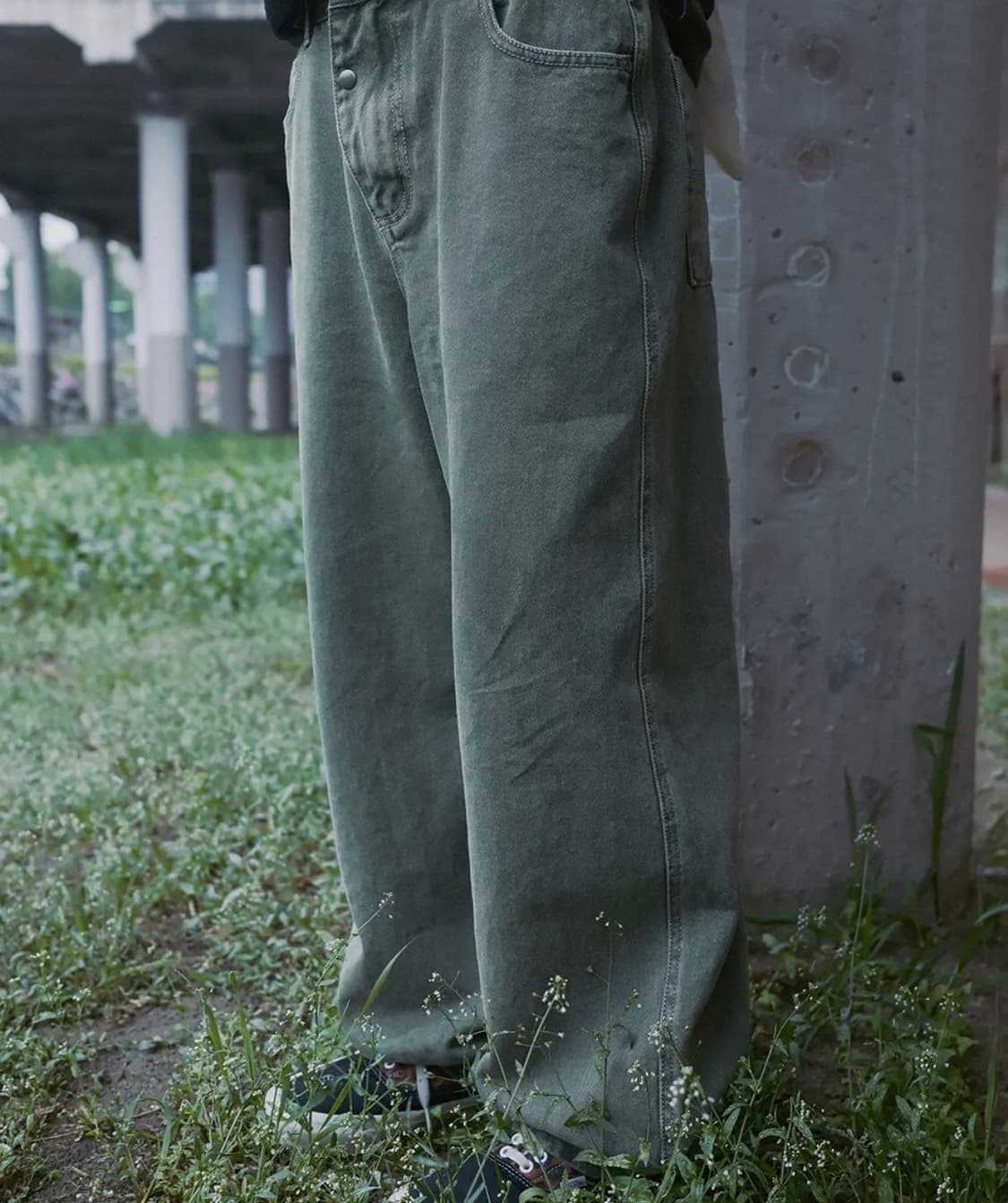 Karactor latch tapered twill pants 상품이미지2