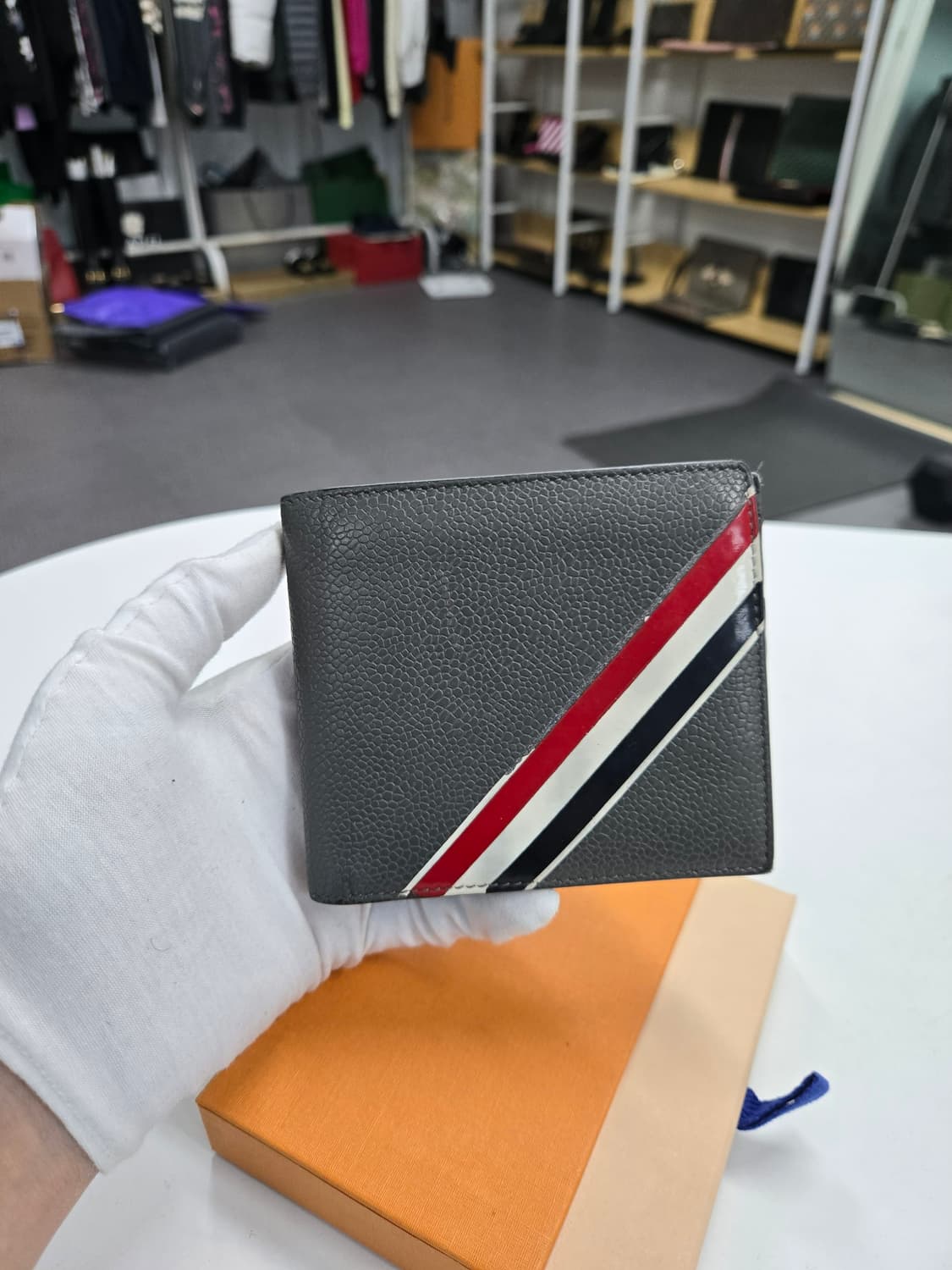 [정품] 톰브라운 사선 반지갑 상품이미지1