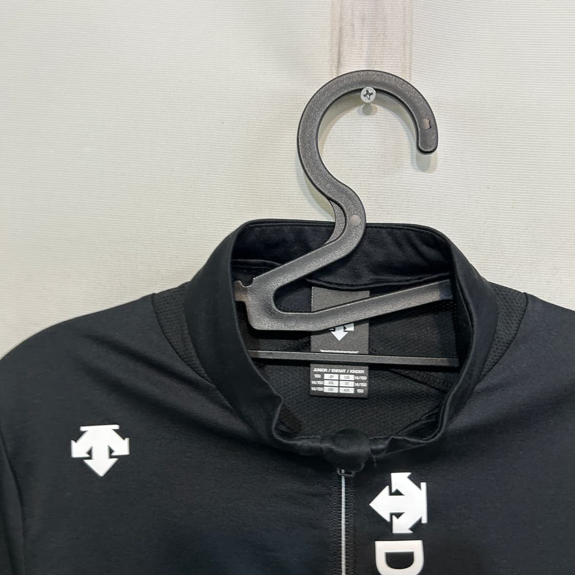 데상트 키즈 집업 150 블랙 상품이미지2