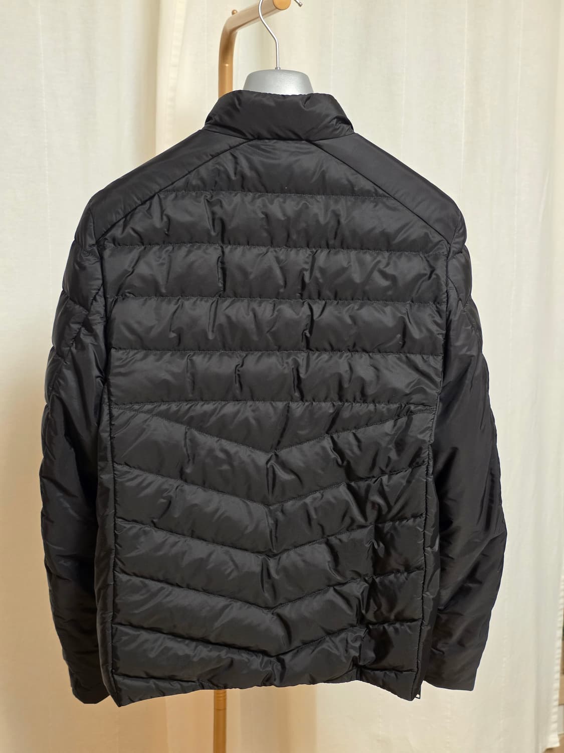 [새상품급 / 50 ] 프라다 리나일론 삼각로고 다운 숏 패딩 자켓 블랙 상품이미지7