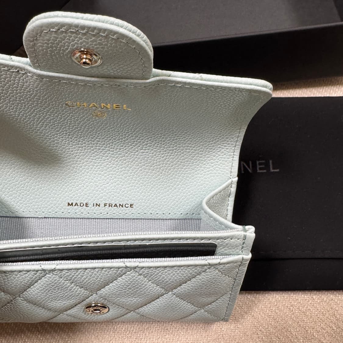 샤넬 클래식 똑딱이 카드지갑 스카이블루 내장칩 새제품 상품이미지4